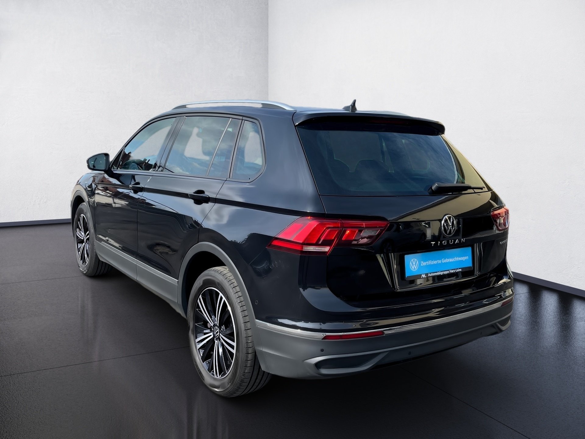 Tiguan LIFE eHybrid DSG+ALU 18+AHK+TRAVEL ASSIST+ACC+RÜCKFAHRKA.+APPCONNECT+LED