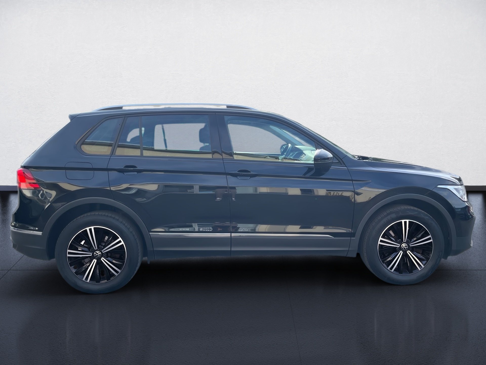 Tiguan LIFE eHybrid DSG+ALU 18+AHK+TRAVEL ASSIST+ACC+RÜCKFAHRKA.+APPCONNECT+LED
