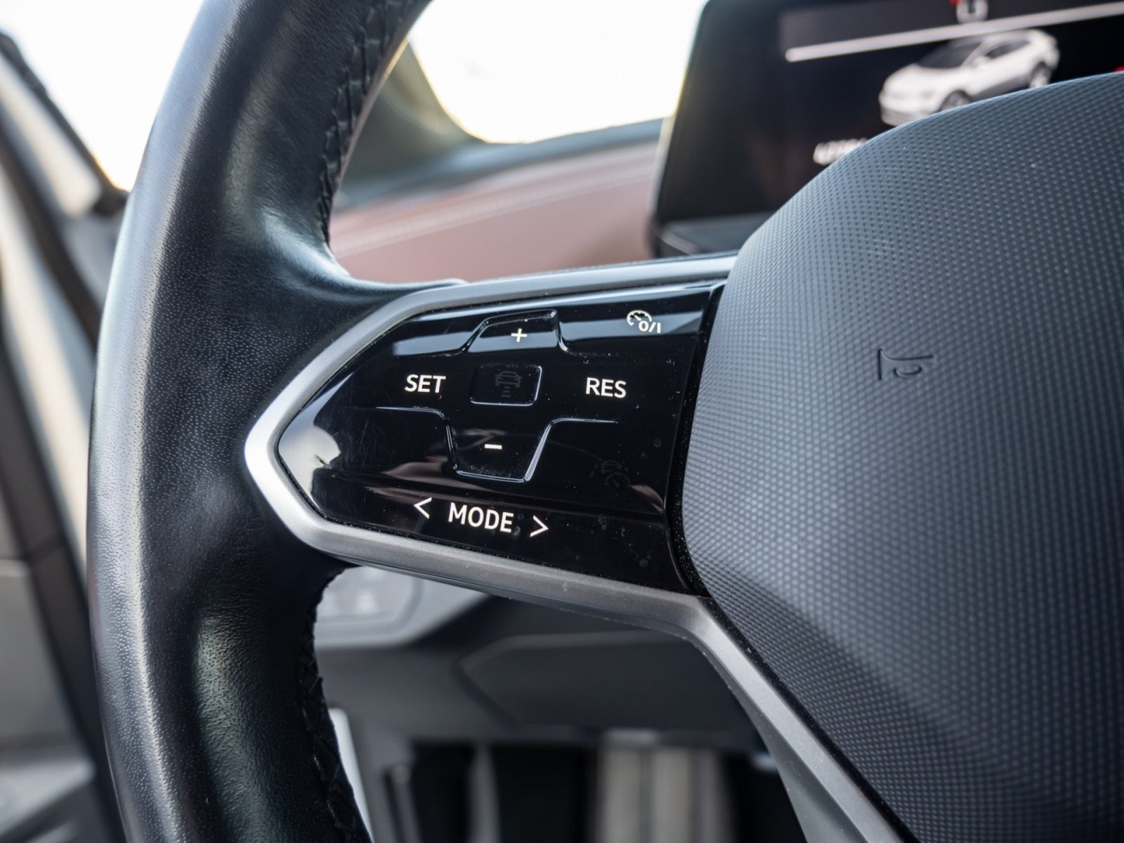 ID.4 PRO PERFORMANCE+ALU 19+AHK+RÜCKFAHRKAMERA+KEYLESS+LED-MATRIX+NAVI PRO+AP