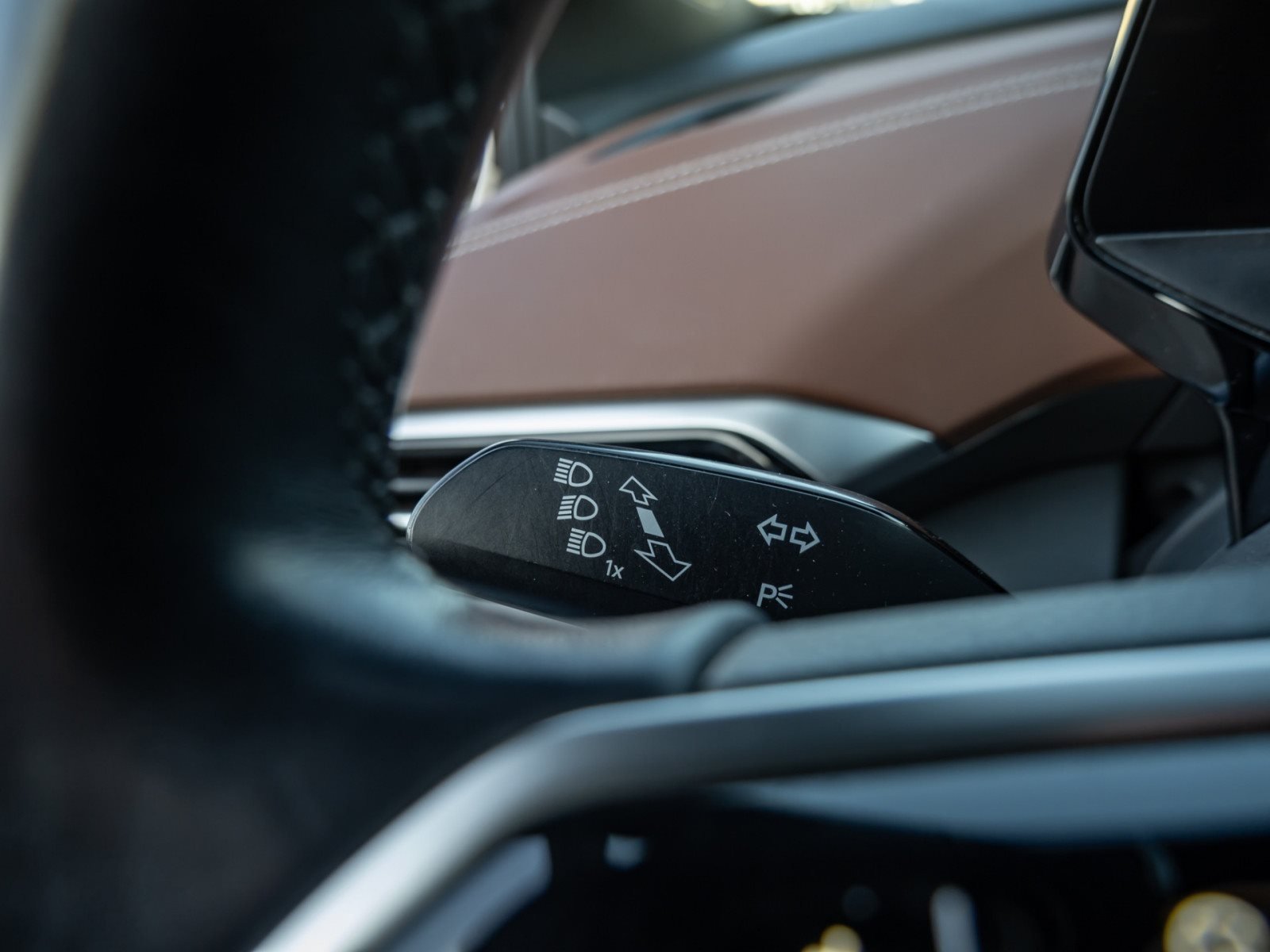 ID.4 PRO PERFORMANCE+ALU 19+AHK+RÜCKFAHRKAMERA+KEYLESS+LED-MATRIX+NAVI PRO+AP