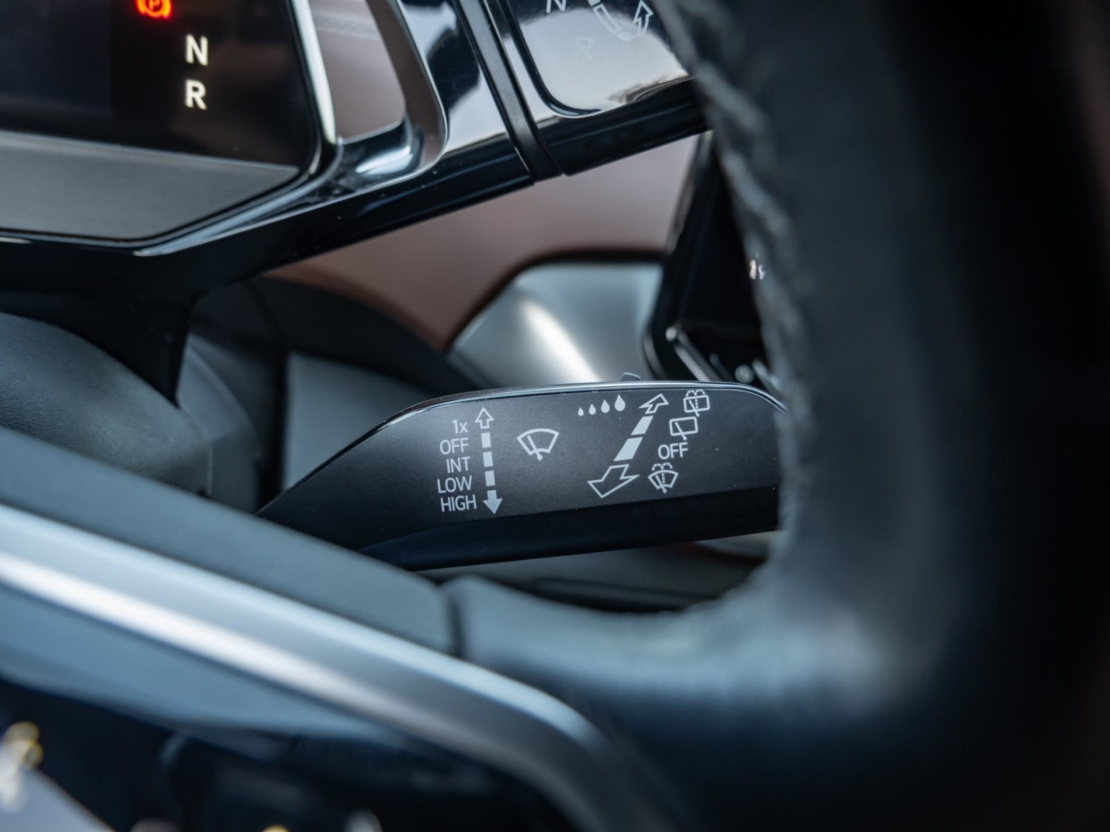 ID.4 PRO PERFORMANCE+ALU 19+AHK+RÜCKFAHRKAMERA+KEYLESS+LED-MATRIX+NAVI PRO+AP