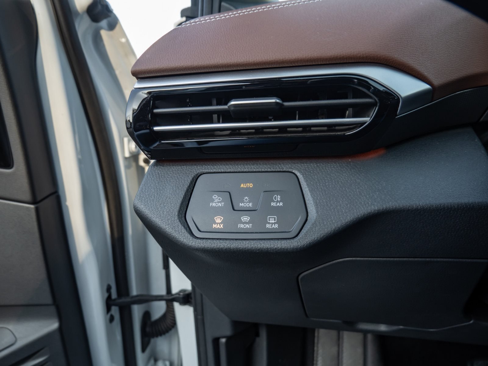 ID.4 PRO PERFORMANCE+ALU 19+AHK+RÜCKFAHRKAMERA+KEYLESS+LED-MATRIX+NAVI PRO+AP