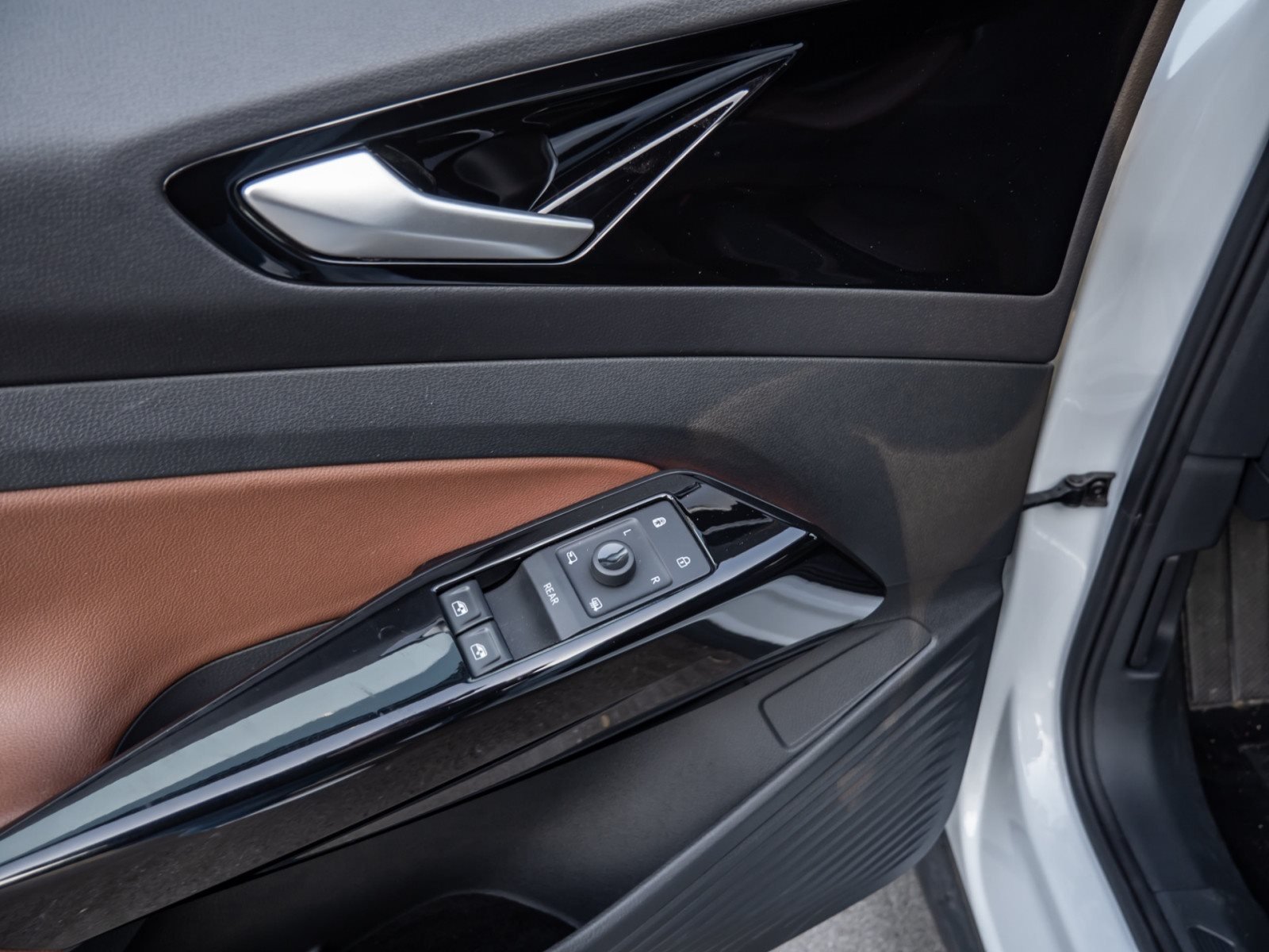 ID.4 PRO PERFORMANCE+ALU 19+AHK+RÜCKFAHRKAMERA+KEYLESS+LED-MATRIX+NAVI PRO+AP