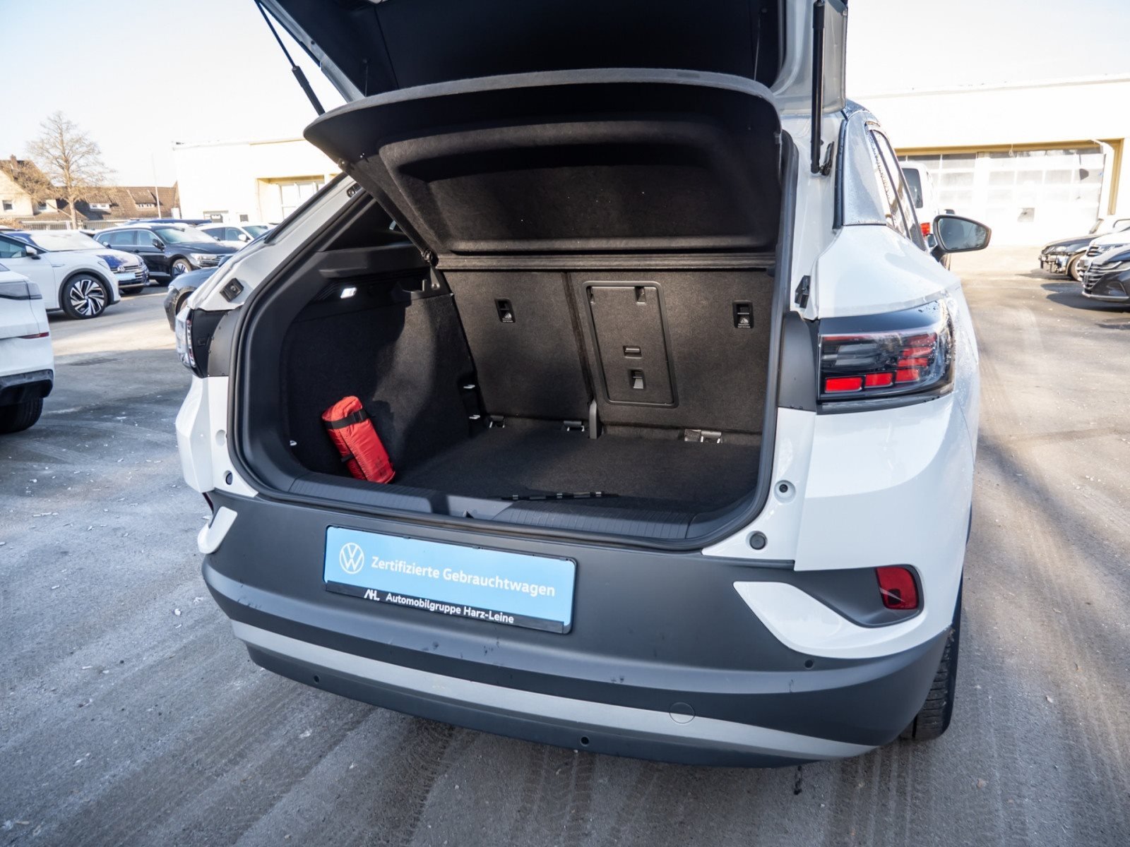 ID.4 PRO PERFORMANCE+ALU 19+AHK+RÜCKFAHRKAMERA+KEYLESS+LED-MATRIX+NAVI PRO+AP