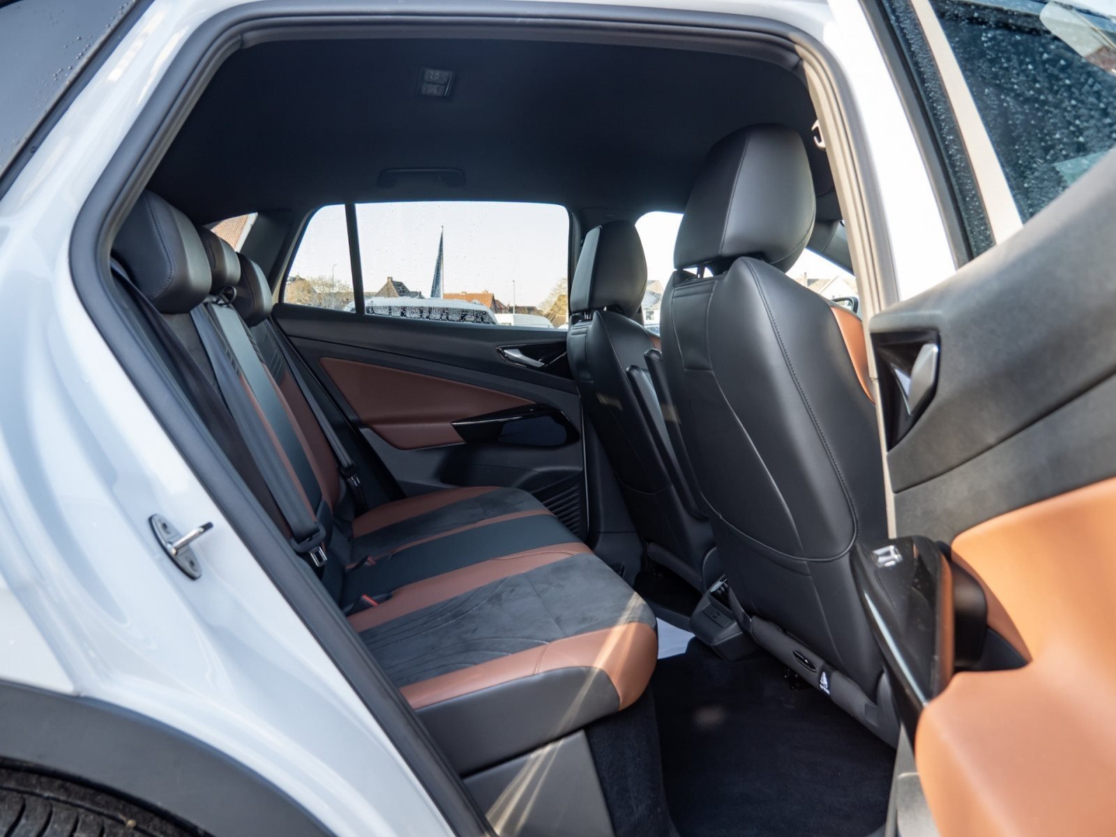 ID.4 PRO PERFORMANCE+ALU 19+AHK+RÜCKFAHRKAMERA+KEYLESS+LED-MATRIX+NAVI PRO+AP