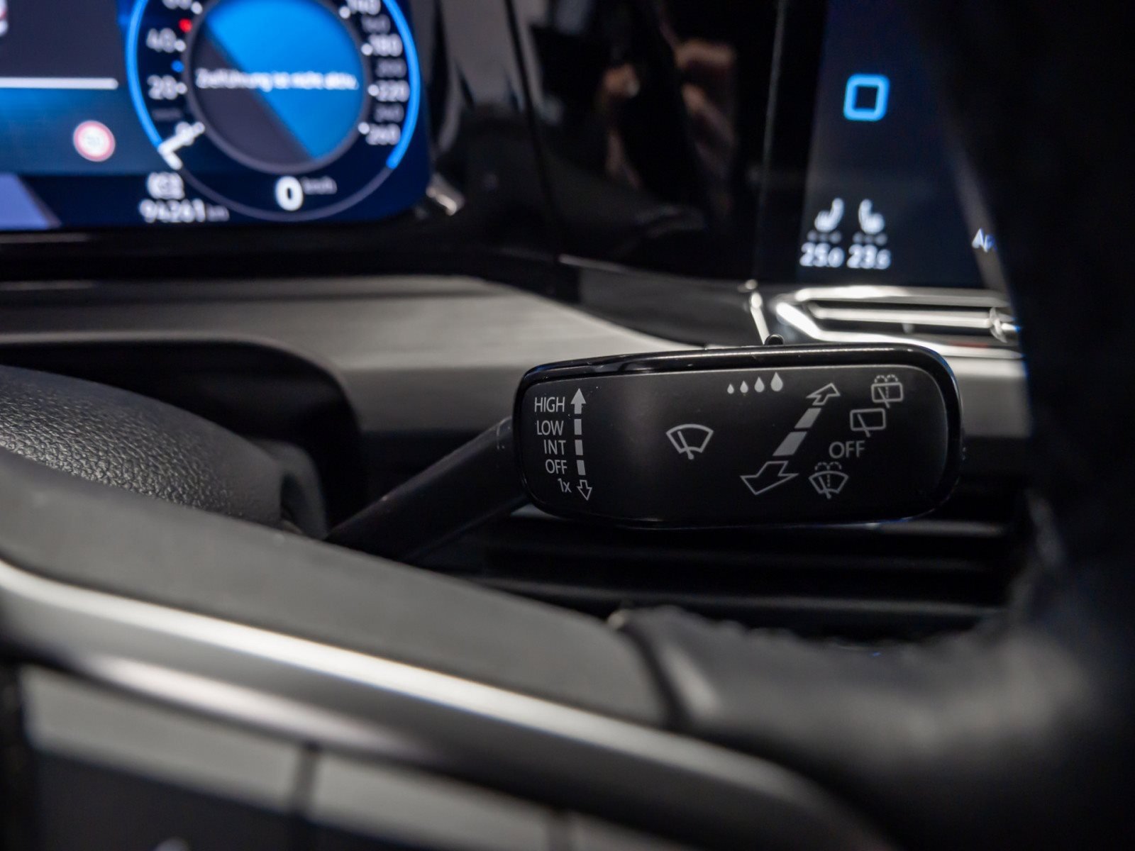 Golf VIII Variant STYLE TSI+ALU 17+ERGO SITZ+TRAVEL ASSIST+RÜCKFAHRKAMERA+NAVI+LED-PLUS+