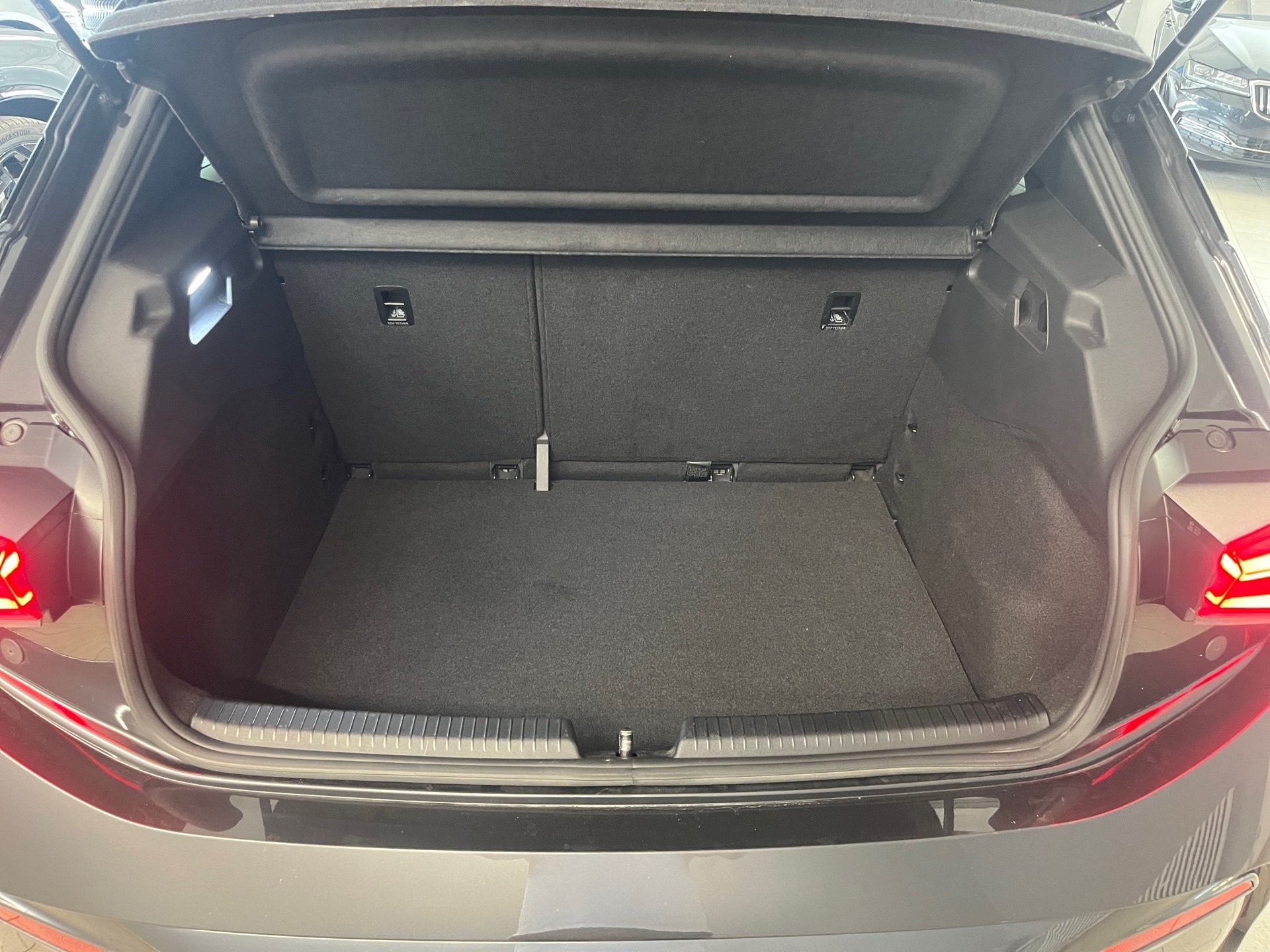Born ALU 19+RÜCKFAHRKAMERA+KEYLESS+PARK ASSIST+LED+ACC+MIRROR LINK+SITZHEIZUN
