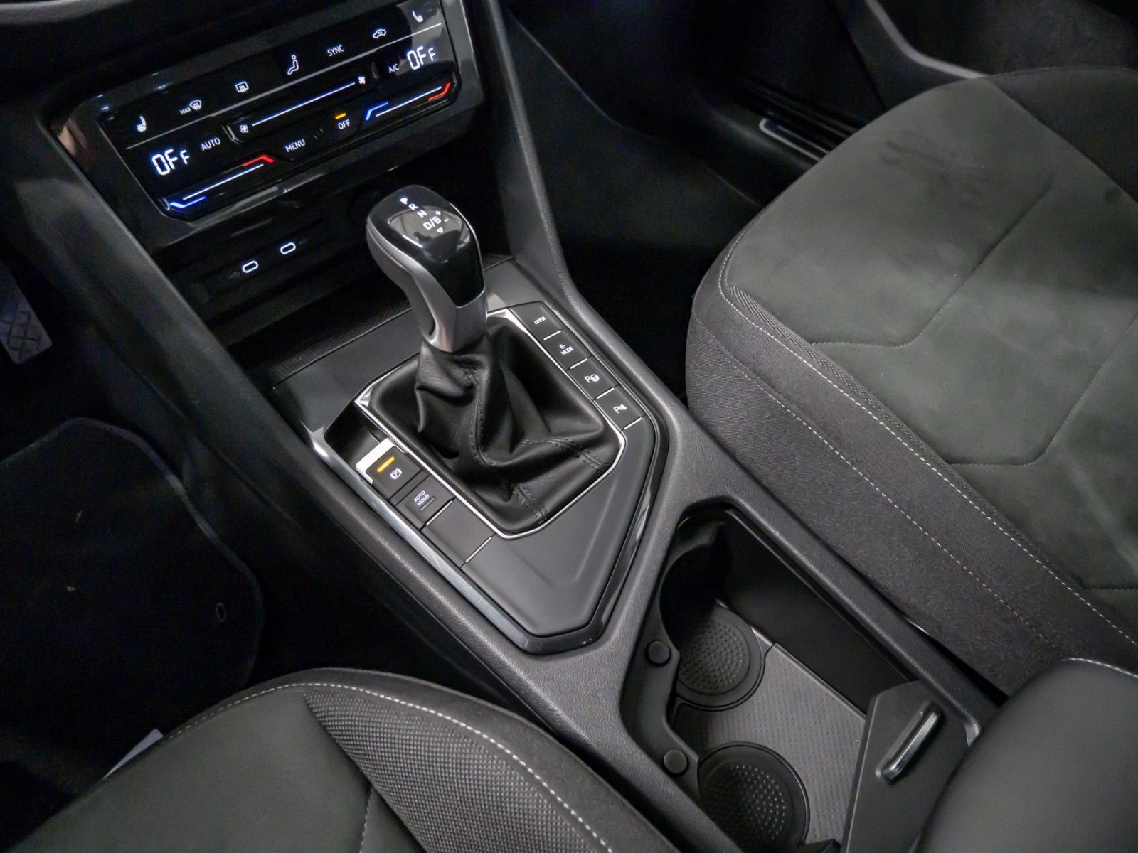 Tiguan ELEGANCE eHYBRID DSG+ALU 18+NAVI+LED-MATRIX+ACC+PARK ASSIST+SIDE ASSIST