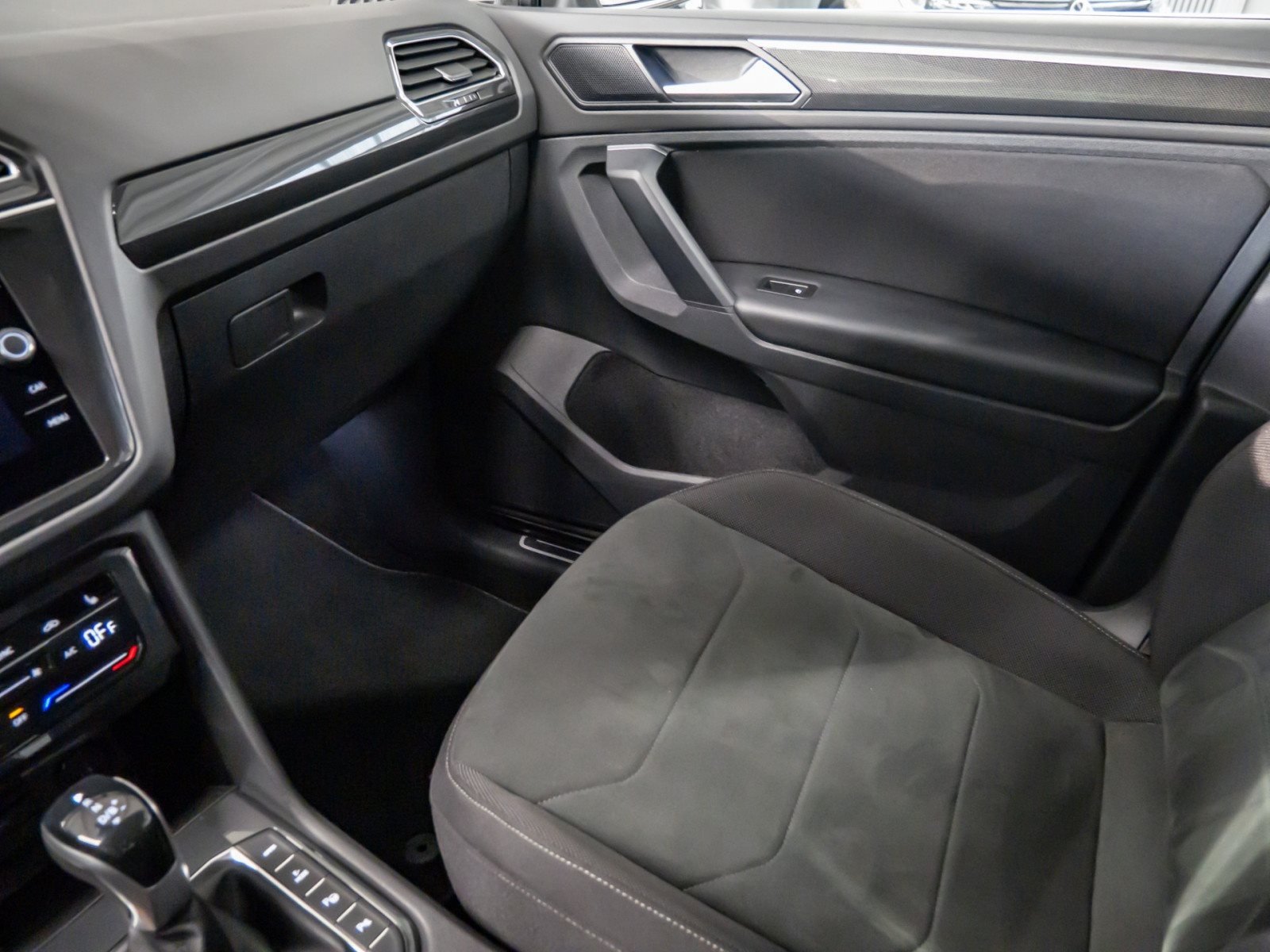 Tiguan ELEGANCE eHYBRID DSG+ALU 18+NAVI+LED-MATRIX+ACC+PARK ASSIST+SIDE ASSIST