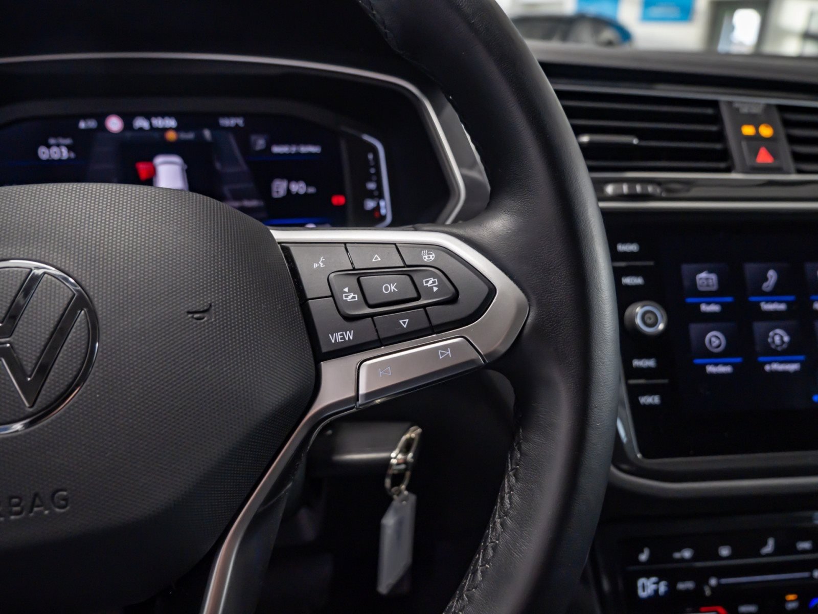 Tiguan ELEGANCE eHYBRID DSG+ALU 18+NAVI+LED-MATRIX+ACC+PARK ASSIST+SIDE ASSIST