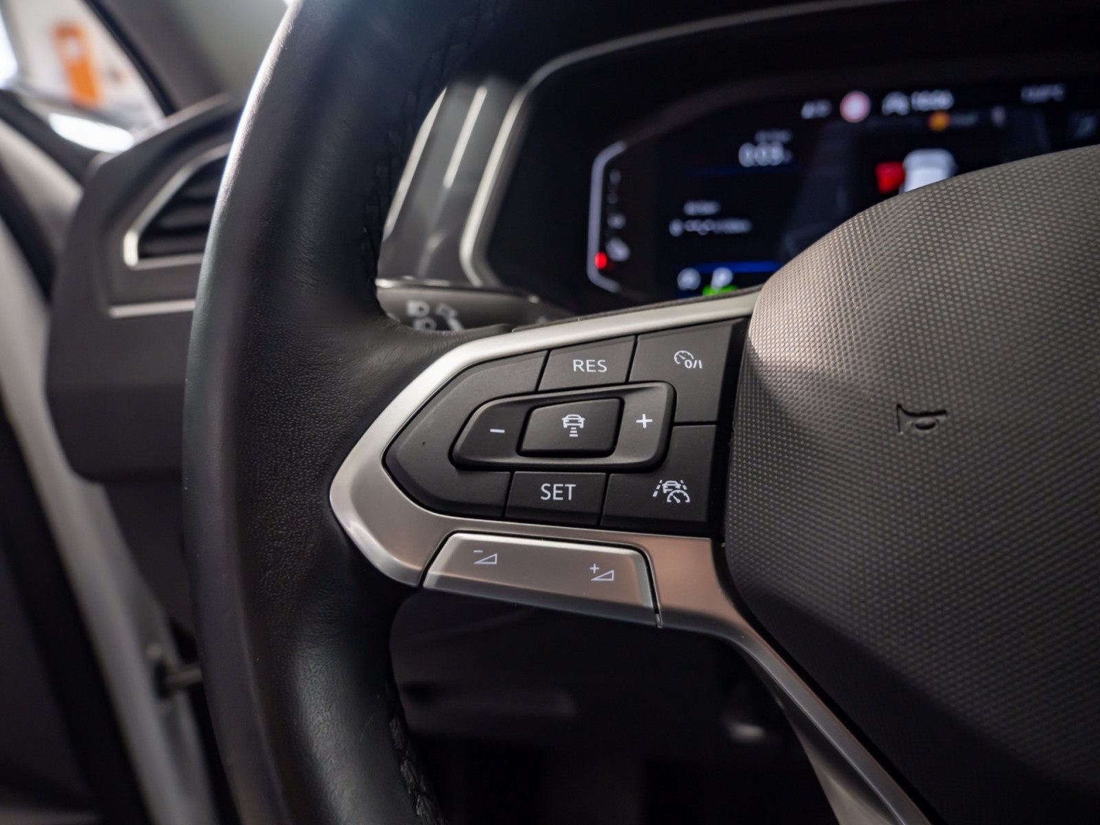 Tiguan ELEGANCE eHYBRID DSG+ALU 18+NAVI+LED-MATRIX+ACC+PARK ASSIST+SIDE ASSIST