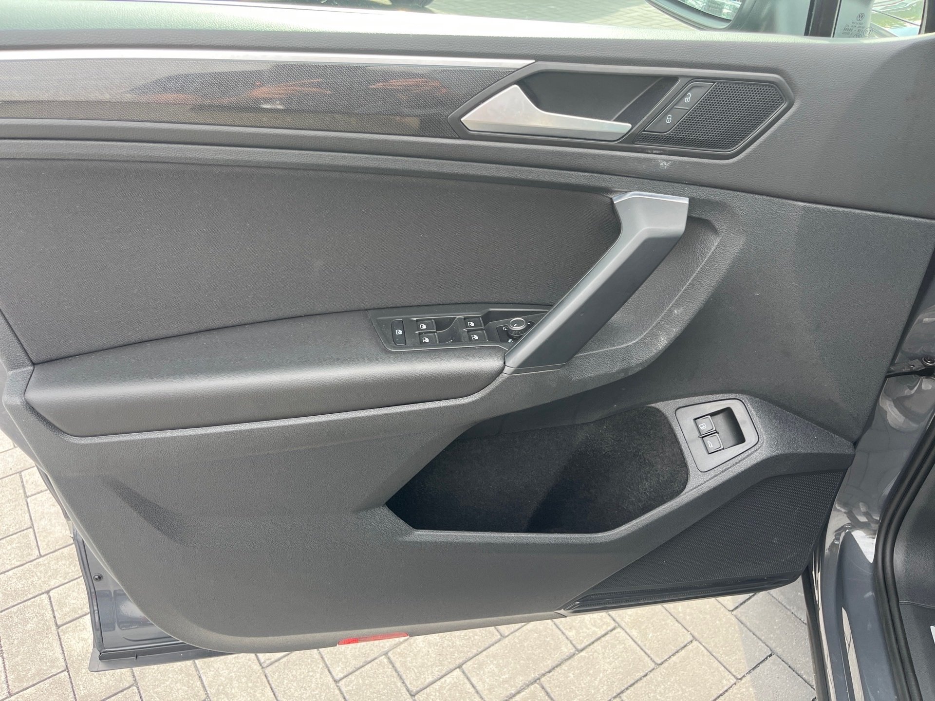 Tiguan ELEGANCE eHYBRID DSG+AHK+ALU 18+RÜCKFAHRKAMERA+APP CONNECT+LED-MATRIX