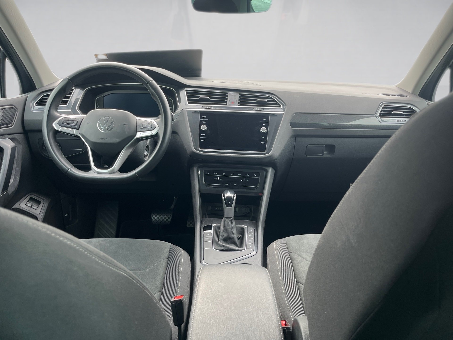 Tiguan ELEGANCE eHYBRID DSG+AHK+ALU 18+RÜCKFAHRKAMERA+APP CONNECT+LED-MATRIX