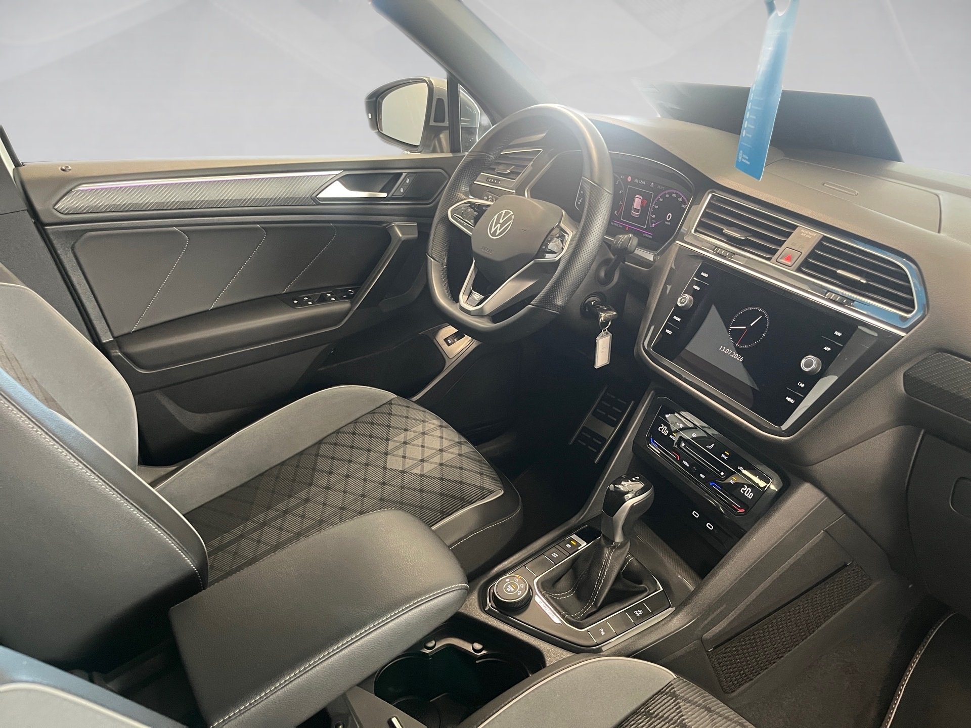 Tiguan Allspace R-LINE 4MOTION TSI DSG+ALU 16+ACC+EINPARKHILFE+IQ. LIGHT+APP CONNECT