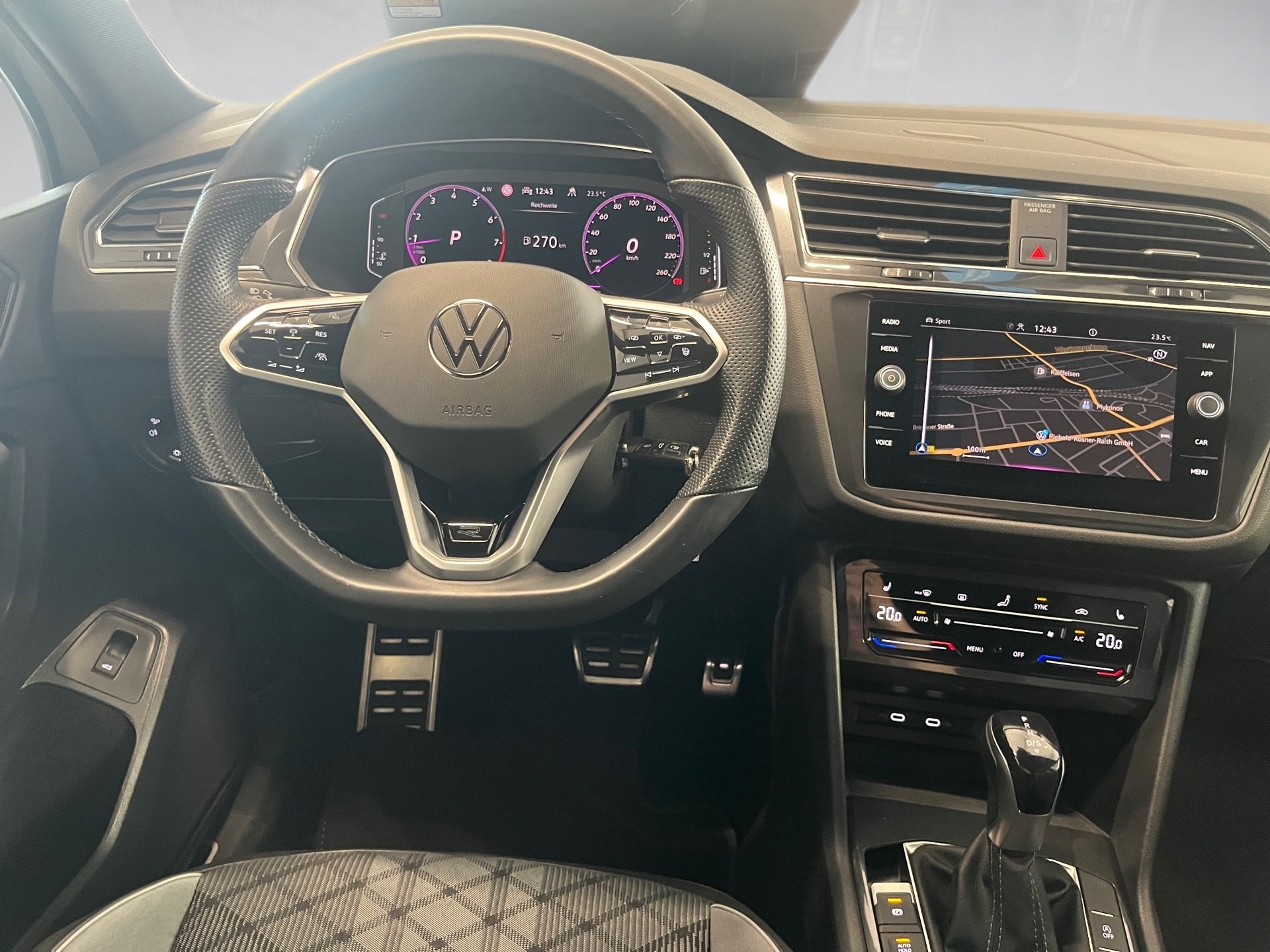 Tiguan Allspace R-LINE 4MOTION TSI DSG+ALU 16+ACC+EINPARKHILFE+IQ. LIGHT+APP CONNECT