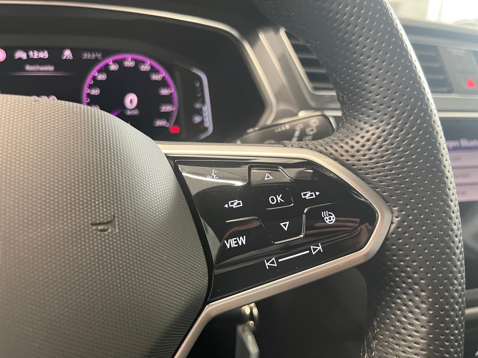 Tiguan Allspace R-LINE 4MOTION TSI DSG+ALU 16+ACC+EINPARKHILFE+IQ. LIGHT+APP CONNECT