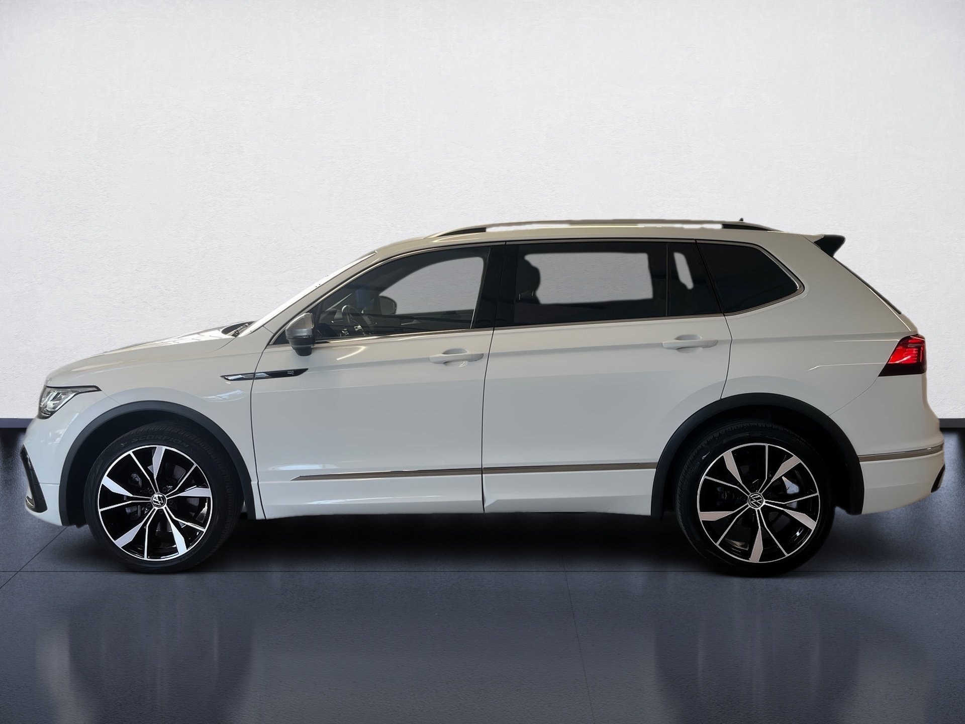 Tiguan Allspace R-LINE 4MOTION TSI DSG+ALU 16+ACC+EINPARKHILFE+IQ. LIGHT+APP CONNECT