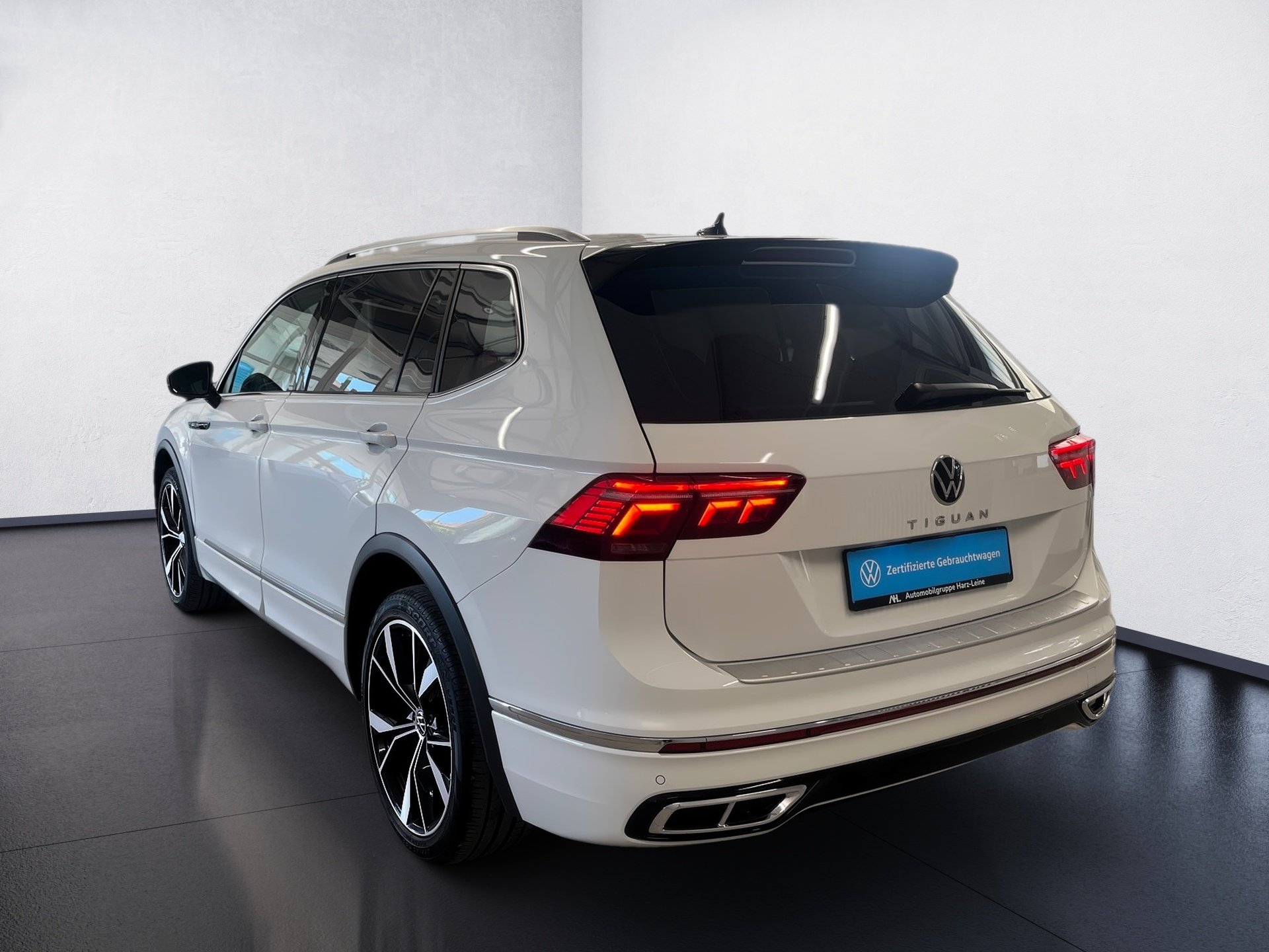 Tiguan Allspace R-LINE 4MOTION TSI DSG+ALU 16+ACC+EINPARKHILFE+IQ. LIGHT+APP CONNECT