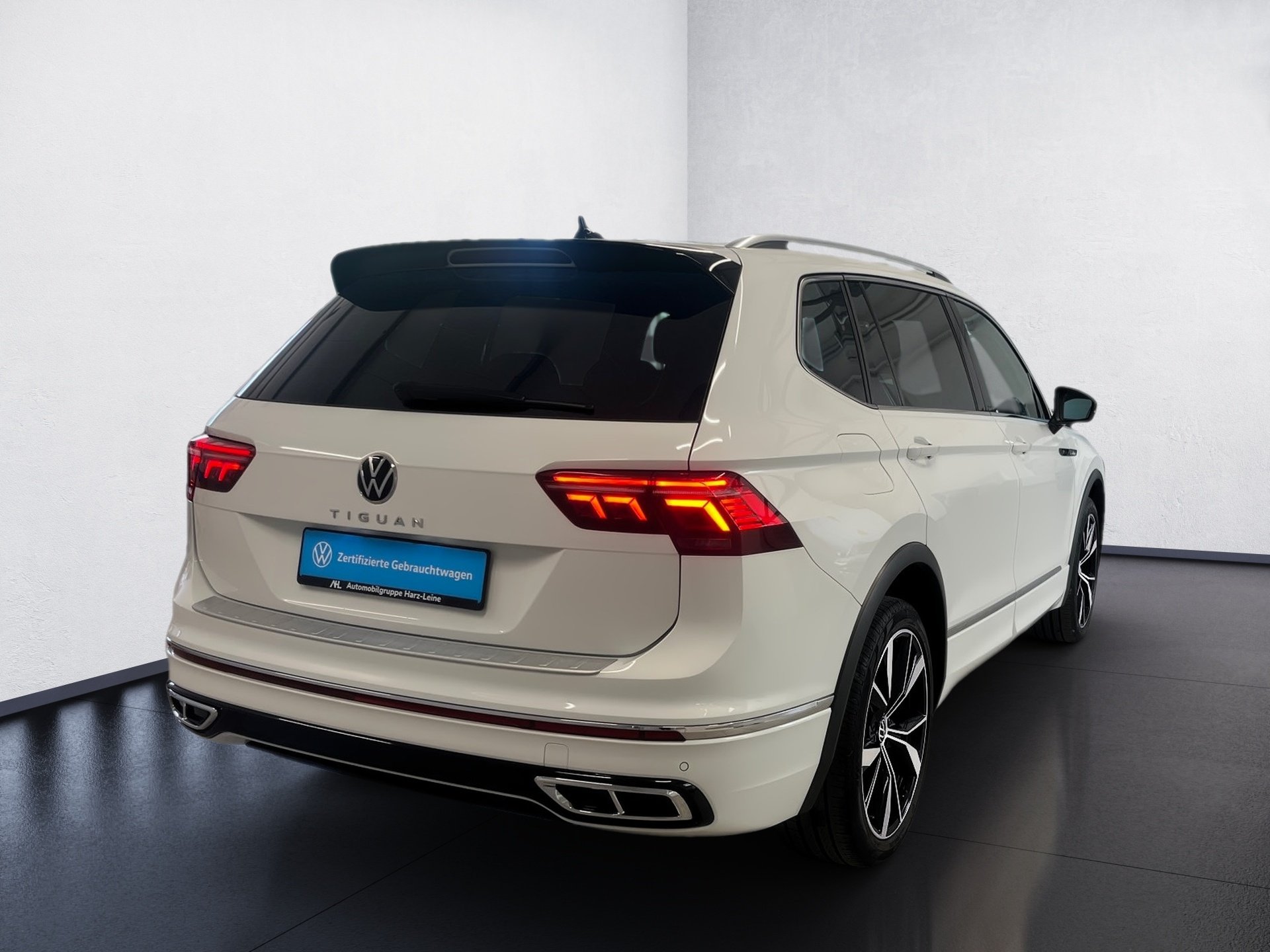 Tiguan Allspace R-LINE 4MOTION TSI DSG+ALU 16+ACC+EINPARKHILFE+IQ. LIGHT+APP CONNECT