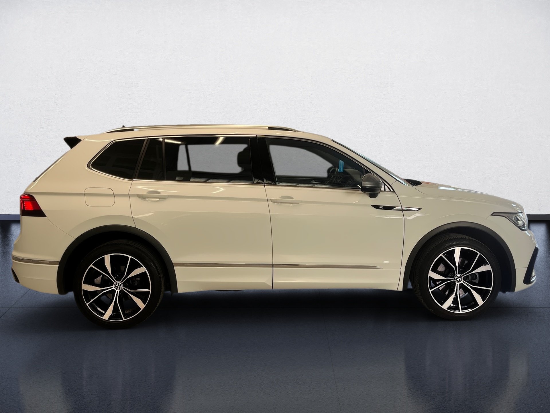 Tiguan Allspace R-LINE 4MOTION TSI DSG+ALU 16+ACC+EINPARKHILFE+IQ. LIGHT+APP CONNECT