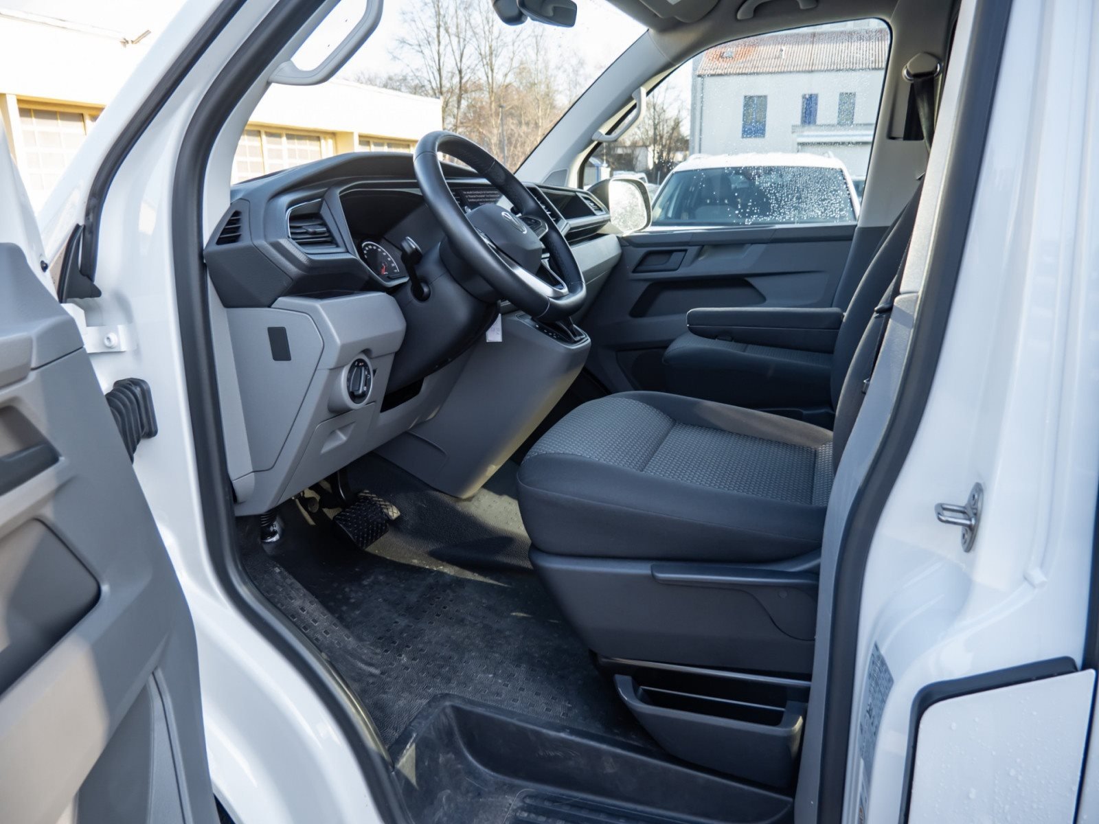 Transporter Kombi TDI DSG+ACC+ELK HECKKLAPPE+RÜCKFAHRKAMERA+SITZHEIZUNG+KLIMA+APP CONNECT