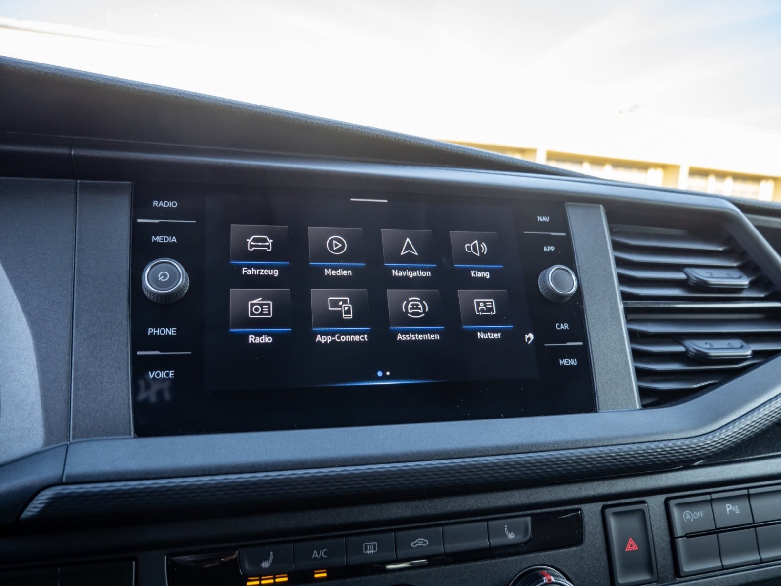 Transporter Kombi TDI DSG+ACC+ELK HECKKLAPPE+RÜCKFAHRKAMERA+SITZHEIZUNG+KLIMA+APP CONNECT