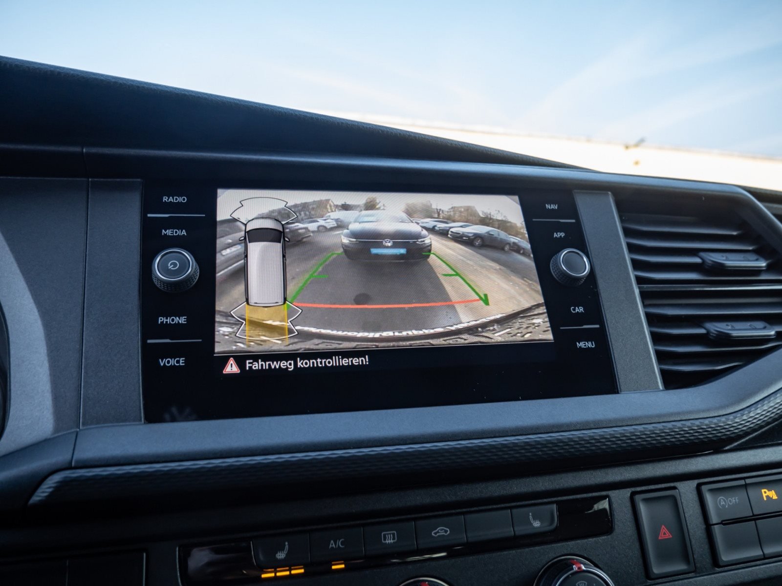 Transporter Kombi TDI DSG+ACC+ELK HECKKLAPPE+RÜCKFAHRKAMERA+SITZHEIZUNG+KLIMA+APP CONNECT