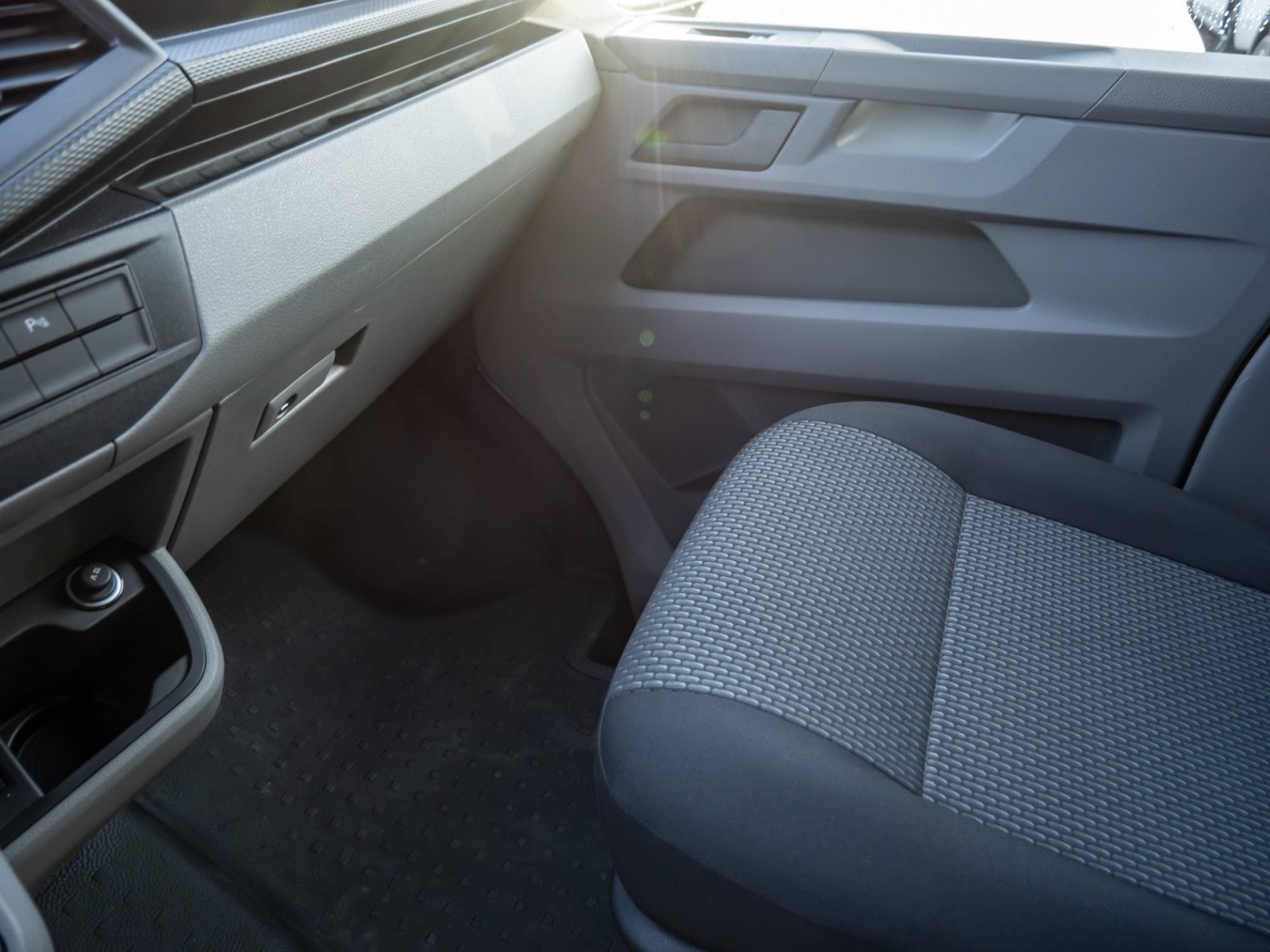 Transporter Kombi TDI DSG+ACC+ELK HECKKLAPPE+RÜCKFAHRKAMERA+SITZHEIZUNG+KLIMA+APP CONNECT