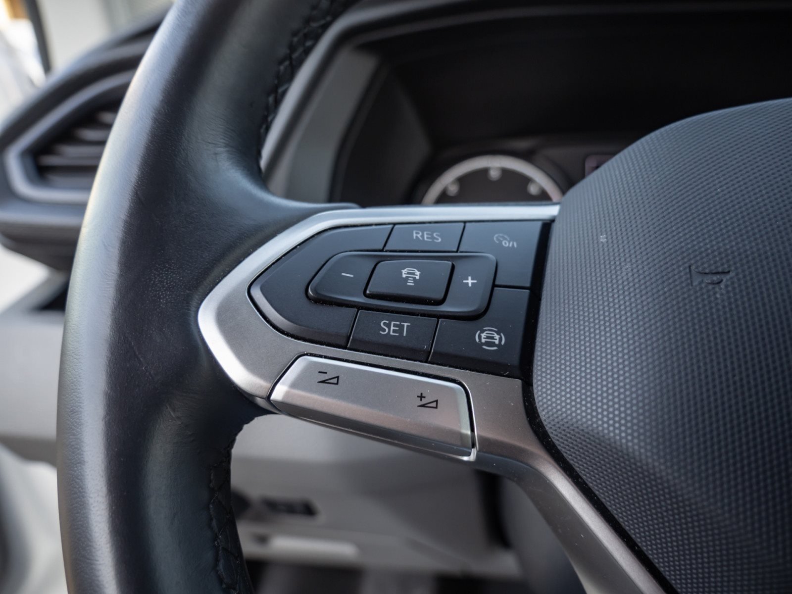 Transporter Kombi TDI DSG+ACC+ELK HECKKLAPPE+RÜCKFAHRKAMERA+SITZHEIZUNG+KLIMA+APP CONNECT