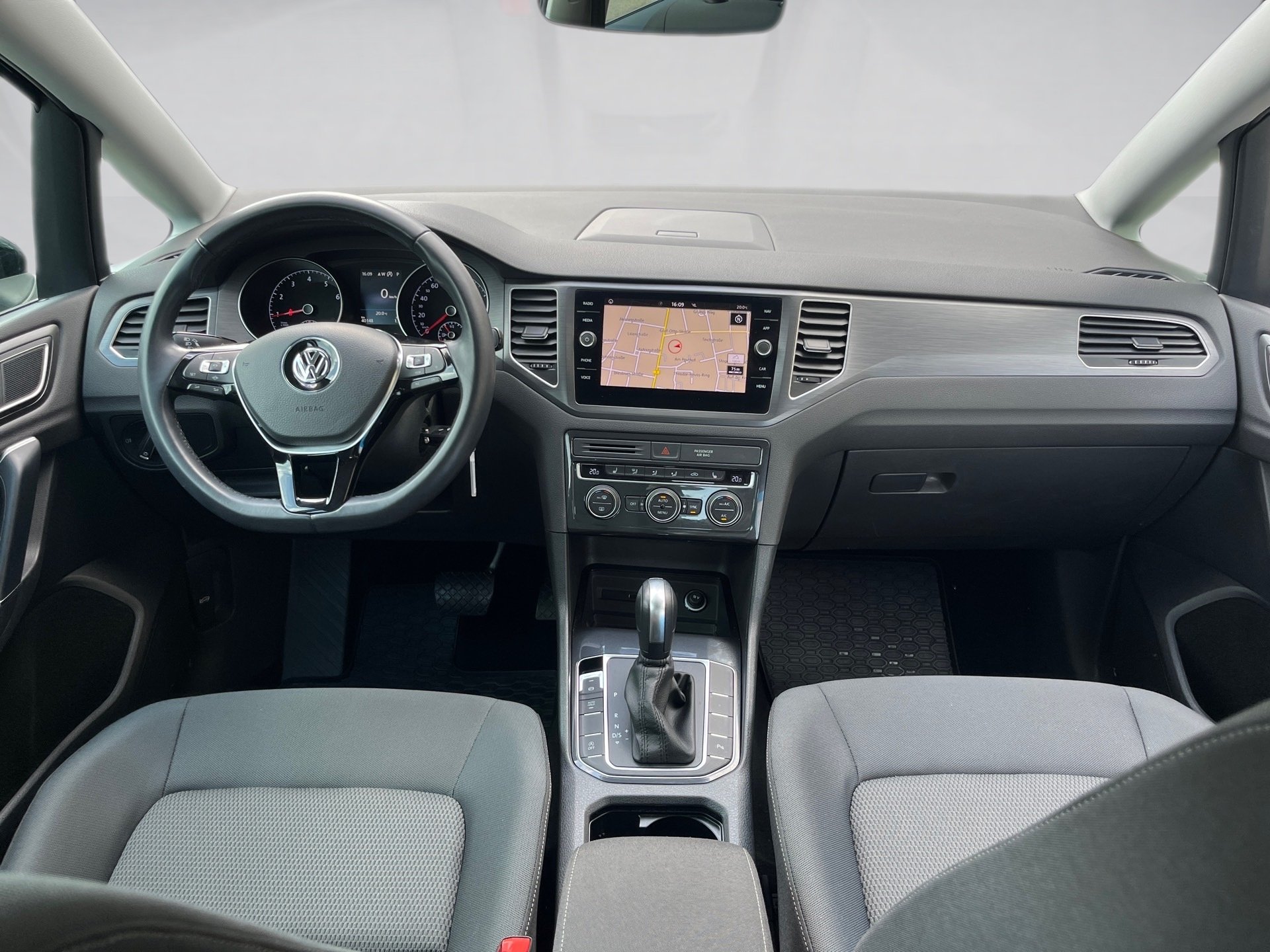 Golf Sportsvan COMFORTLINE TSI DSG+ALU 16+NAVI+ACC+LED+EINPARKHILFE+WINTERPAKET+KLIMA