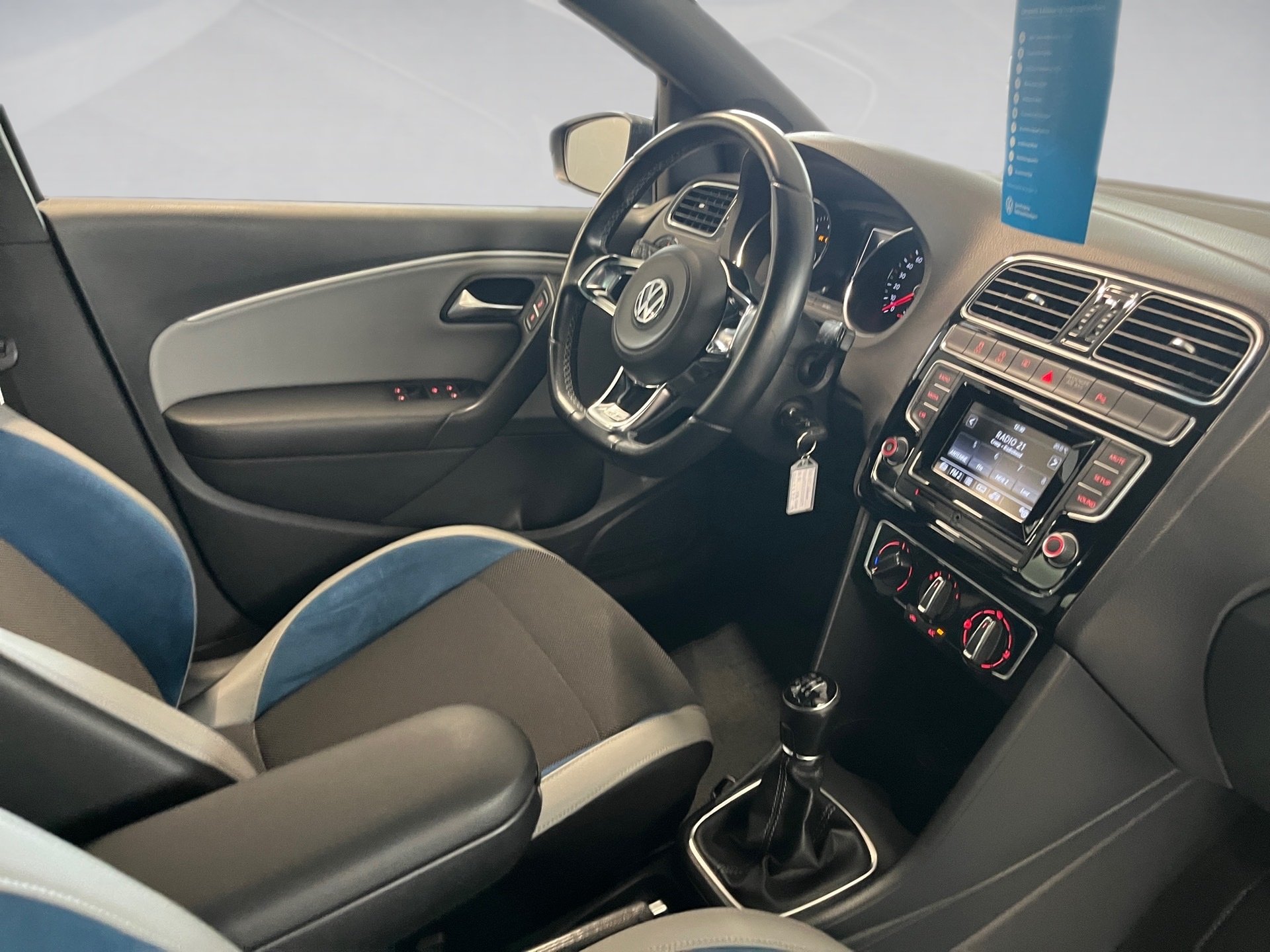 Polo BLUE GT TSI+ALU 17+EINPARKHILFE+SPORTFAHWERK+TEMPOMAT+RADIO+SPORTSITZE