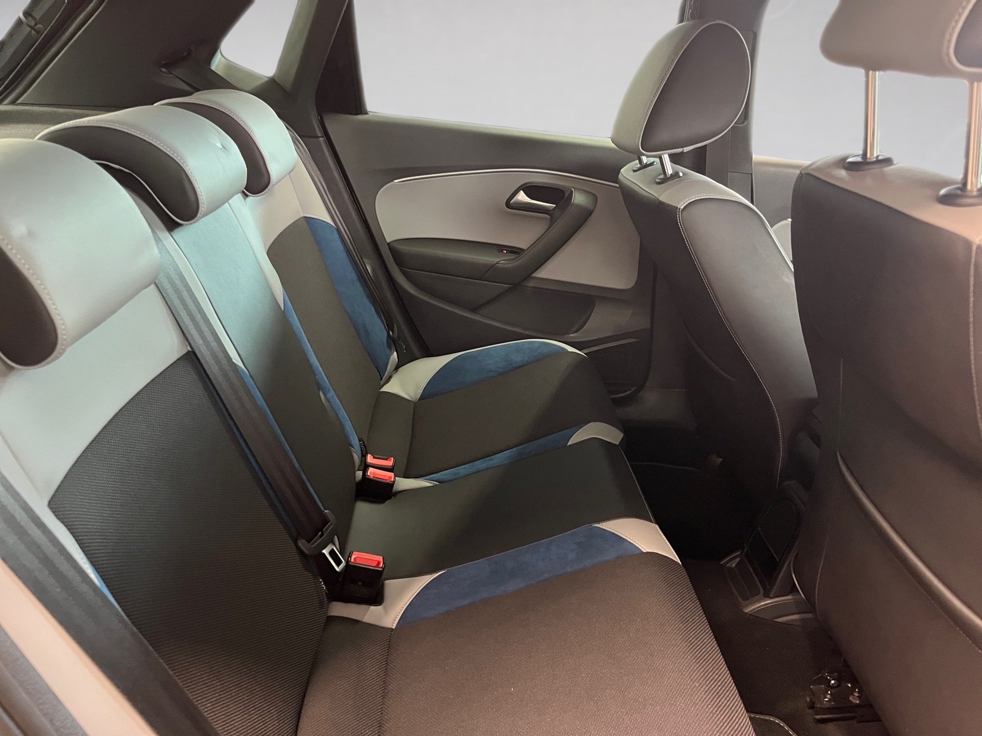 Polo BLUE GT TSI+ALU 17+EINPARKHILFE+SPORTFAHWERK+TEMPOMAT+RADIO+SPORTSITZE