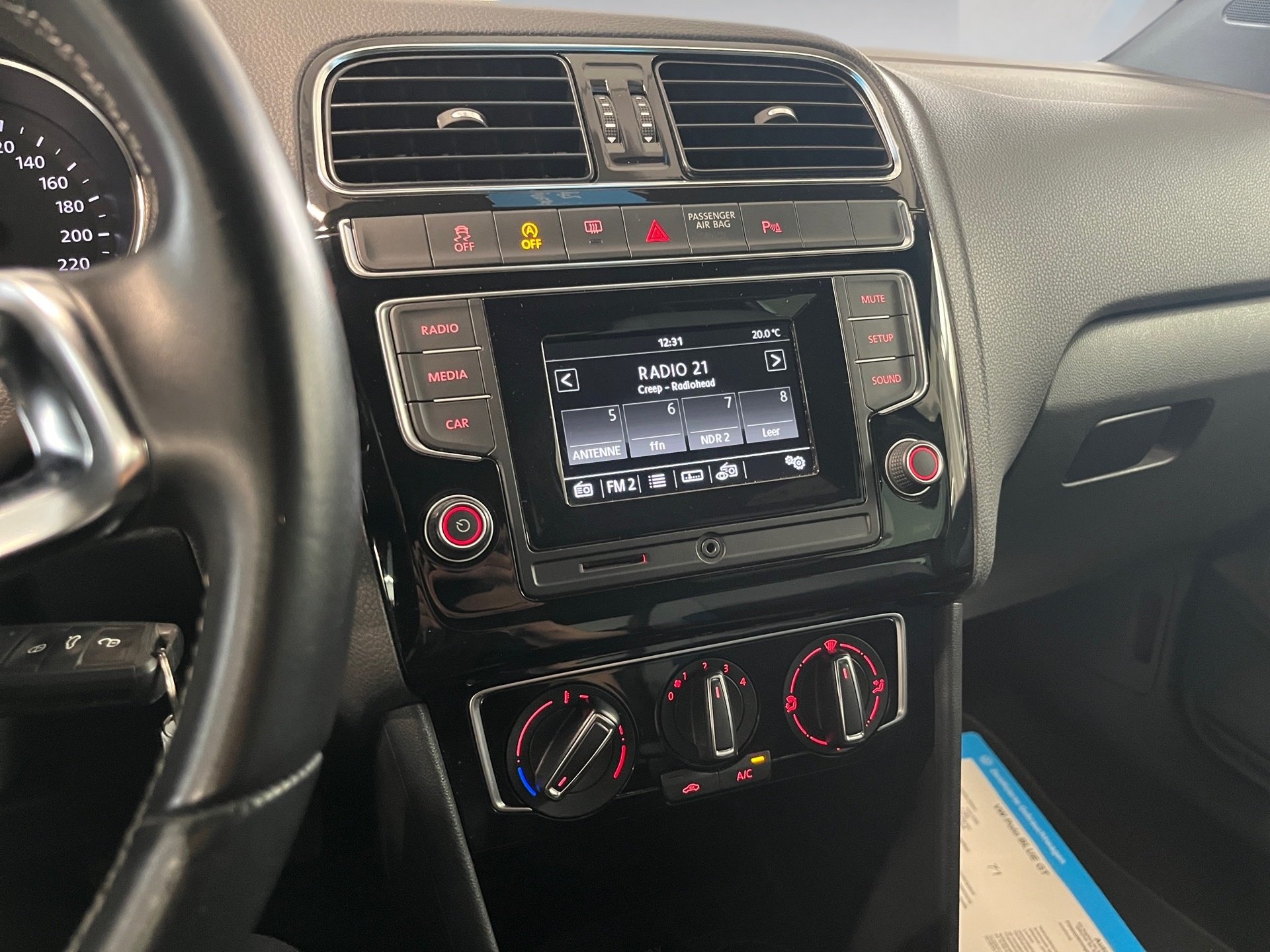Polo BLUE GT TSI+ALU 17+EINPARKHILFE+SPORTFAHWERK+TEMPOMAT+RADIO+SPORTSITZE