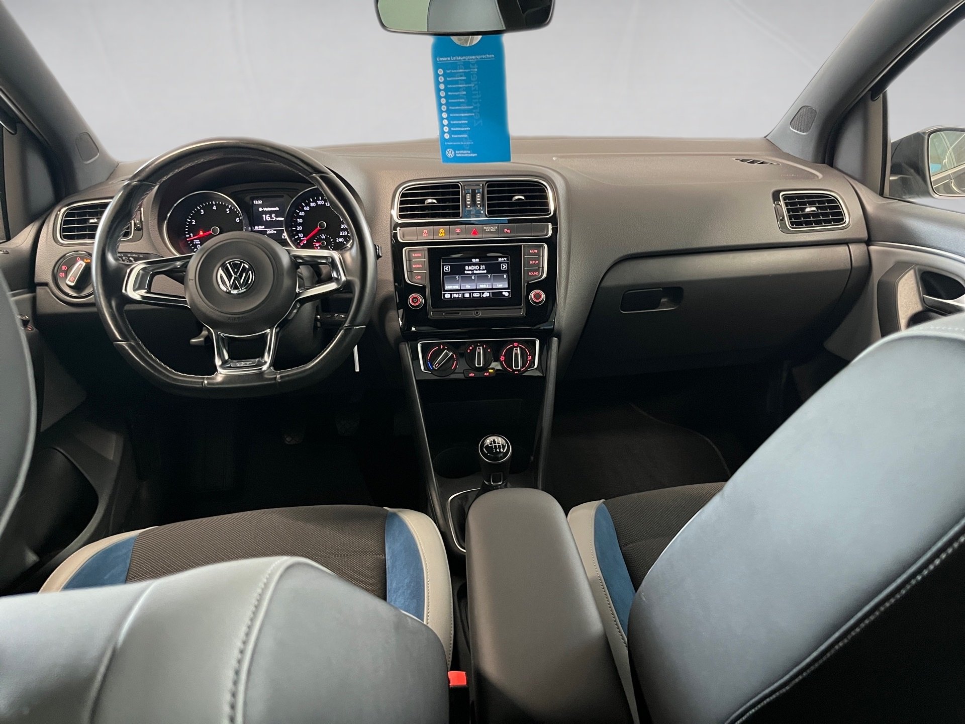 Polo BLUE GT TSI+ALU 17+EINPARKHILFE+SPORTFAHWERK+TEMPOMAT+RADIO+SPORTSITZE