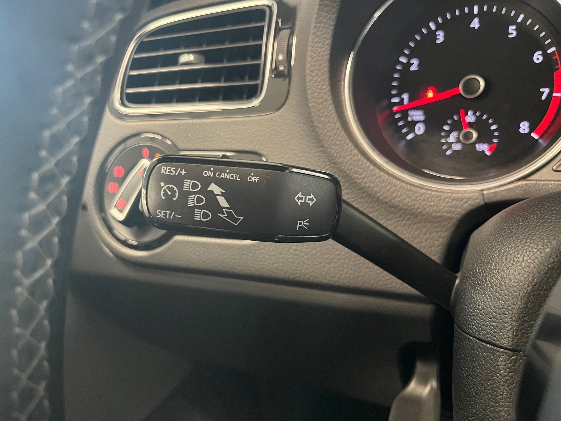 Polo BLUE GT TSI+ALU 17+EINPARKHILFE+SPORTFAHWERK+TEMPOMAT+RADIO+SPORTSITZE