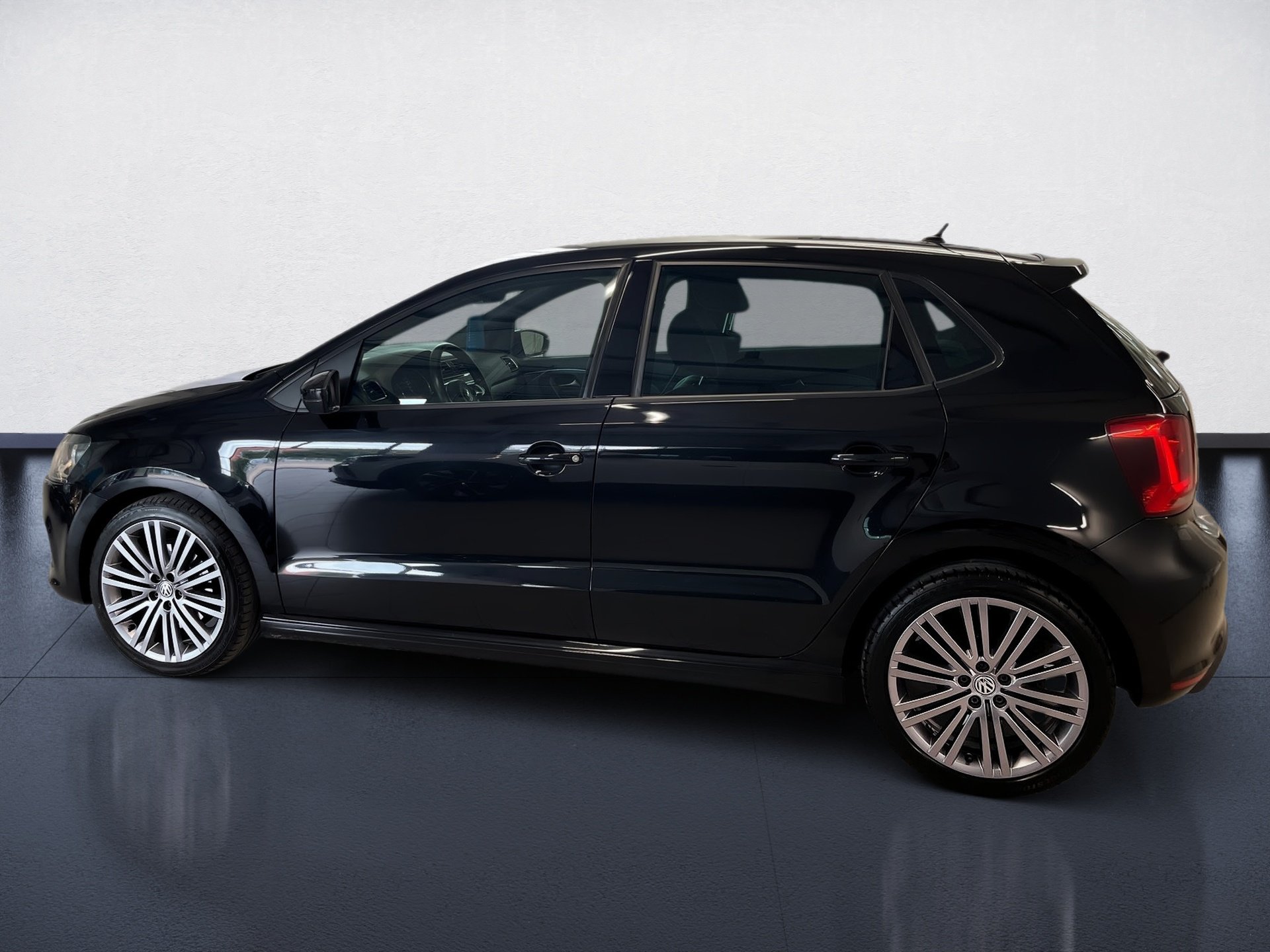 Polo BLUE GT TSI+ALU 17+EINPARKHILFE+SPORTFAHWERK+TEMPOMAT+RADIO+SPORTSITZE