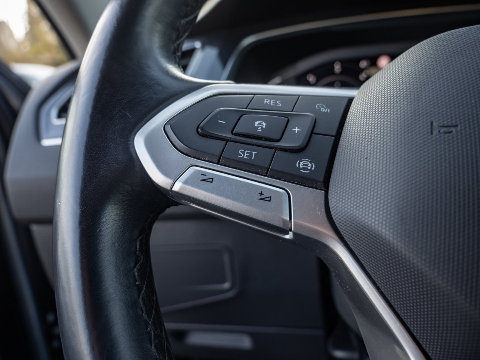 Tiguan Allspace LIFE TDI DSG 4MOTION+ALU 18+AHK+ACC+LED+NAVI+KLIMA+ELK HECKKLAPPE+EINPAR