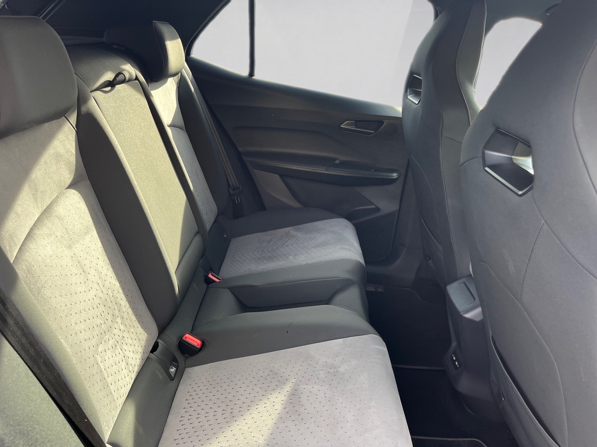 Born eBOOST+ALU 20+DCC+BEATS AUDIO+RÜCKFAHRKAMERA+AR-HUD+KEYLESS+ELK SITZE