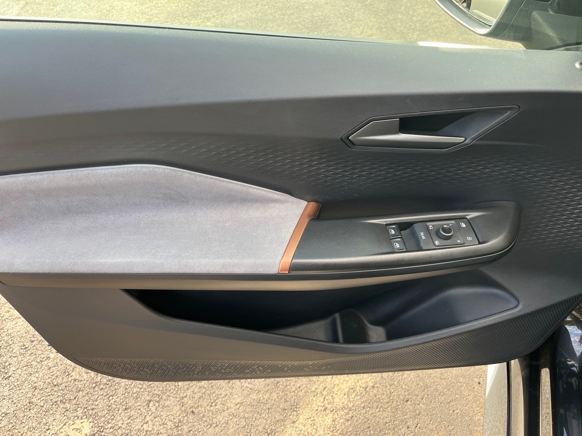 Born eBOOST+ALU 20+DCC+BEATS AUDIO+RÜCKFAHRKAMERA+AR-HUD+KEYLESS+ELK SITZE