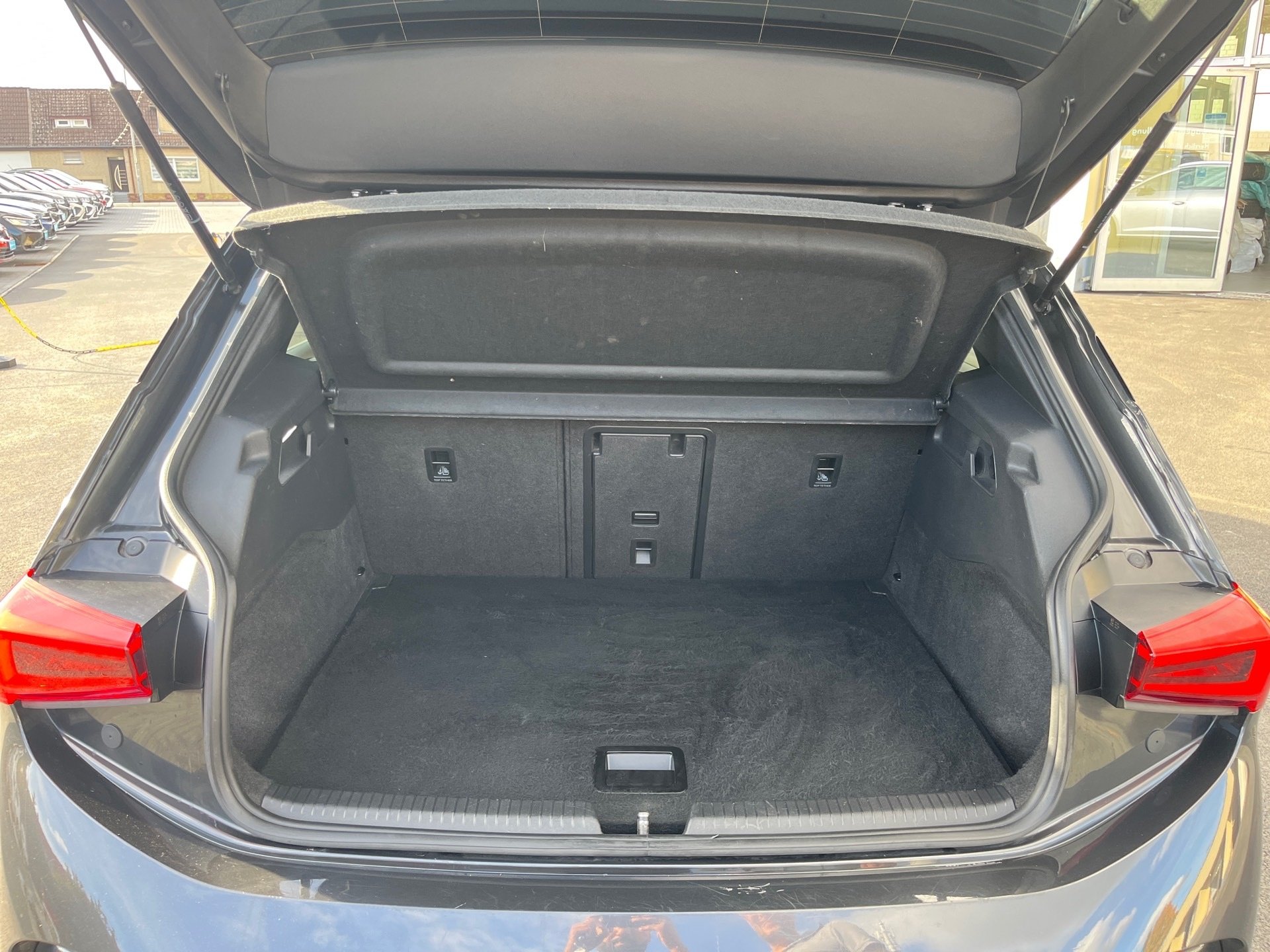 Born eBOOST+ALU 20+DCC+BEATS AUDIO+RÜCKFAHRKAMERA+AR-HUD+KEYLESS+ELK SITZE