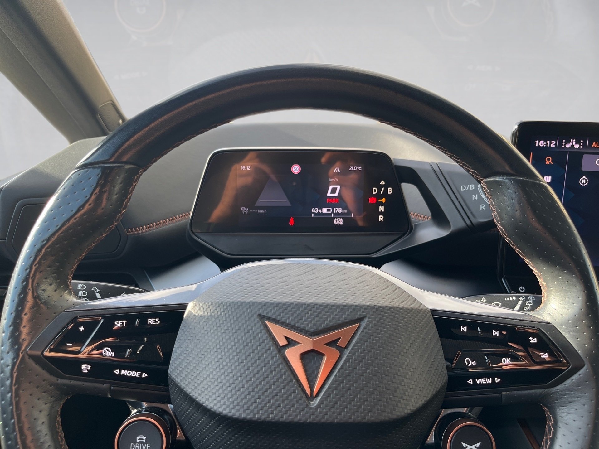 Born eBOOST+ALU 20+DCC+BEATS AUDIO+RÜCKFAHRKAMERA+AR-HUD+KEYLESS+ELK SITZE