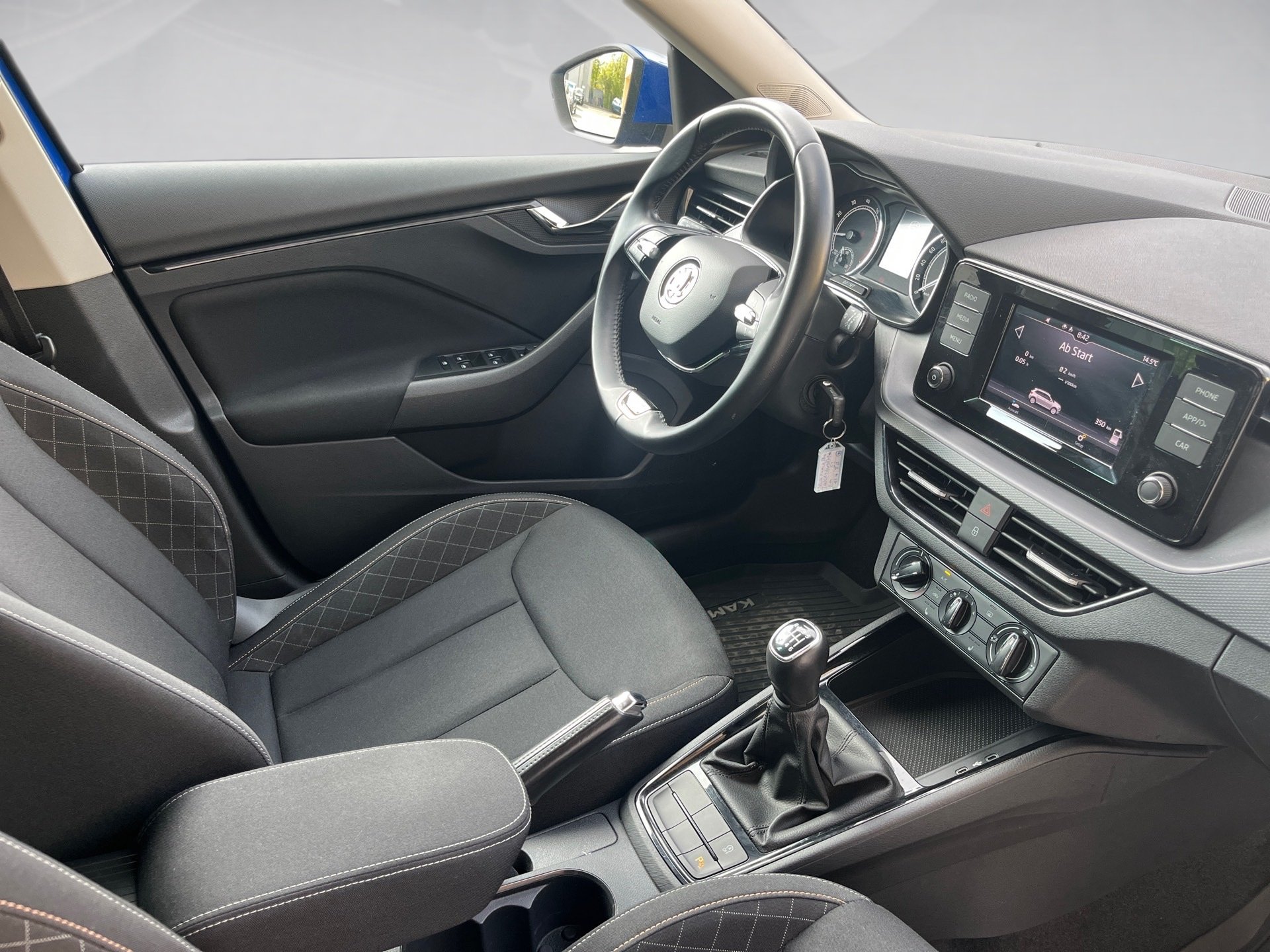 Kamiq AMBITION TSI+AHK+ALU 16+RÜCKFAHRKAMERA+SITZHEIZUNG+LED+KLIMA+SMART LINK