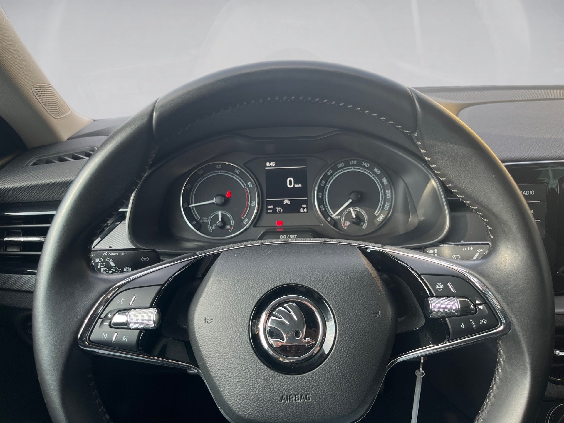 Kamiq AMBITION TSI+AHK+ALU 16+RÜCKFAHRKAMERA+SITZHEIZUNG+LED+KLIMA+SMART LINK