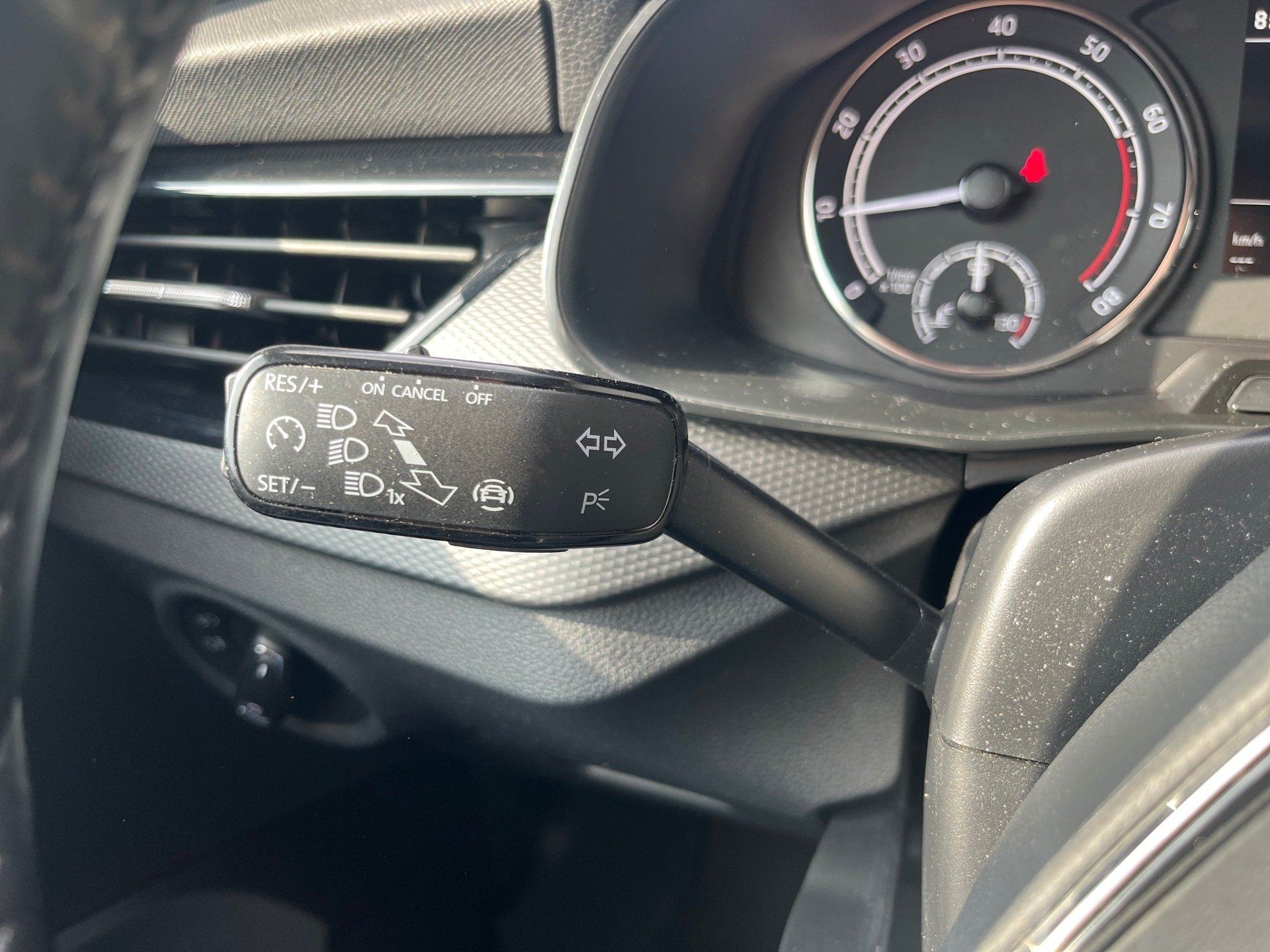 Kamiq AMBITION TSI+AHK+ALU 16+RÜCKFAHRKAMERA+SITZHEIZUNG+LED+KLIMA+SMART LINK