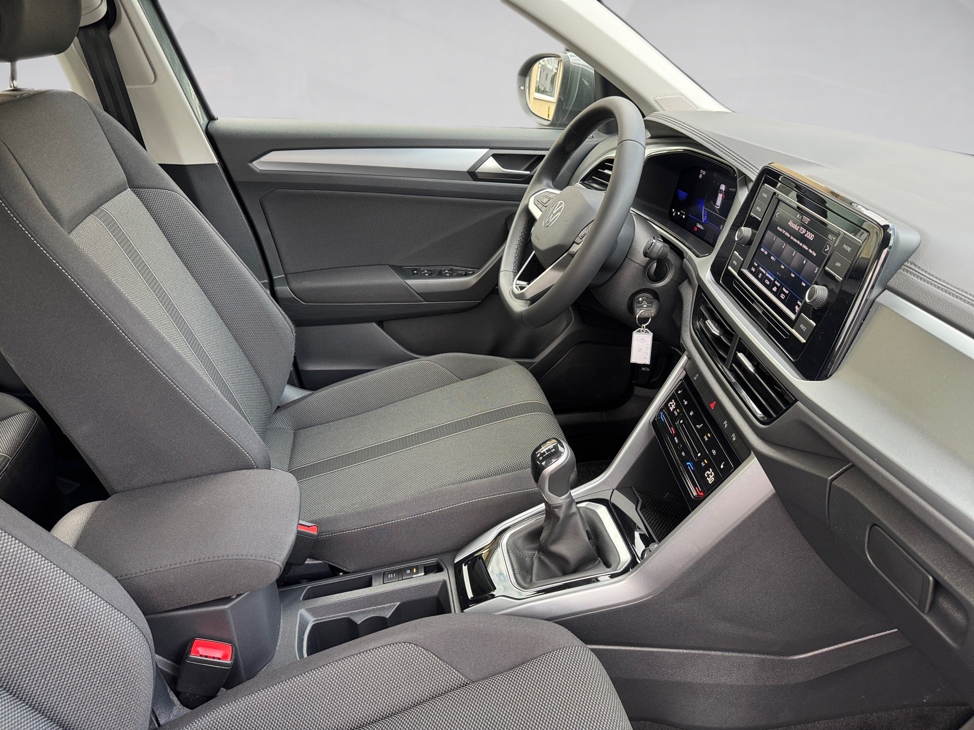 T-Roc LIFE TSI+ALU 16+AHK+PARK ASSIST+LED+APP CONNECT+KOMFORT+WINTERPAKET
