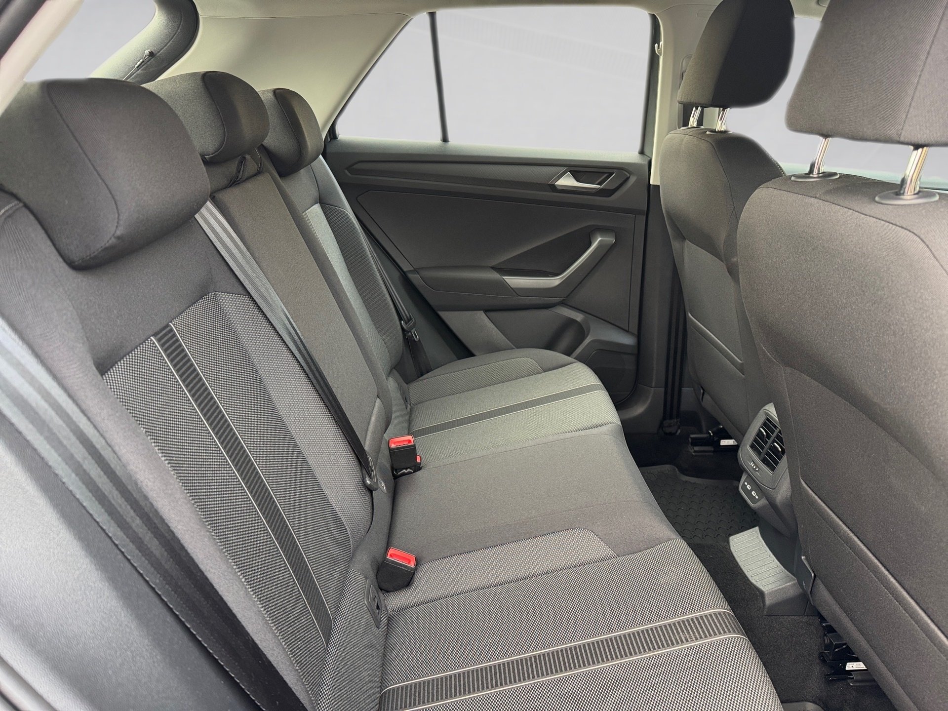 T-Roc LIFE TSI+ALU 16+AHK+PARK ASSIST+LED+APP CONNECT+KOMFORT+WINTERPAKET
