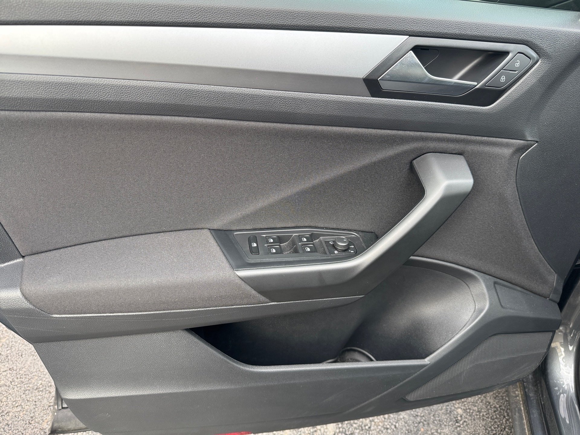 T-Roc LIFE TSI+ALU 16+AHK+PARK ASSIST+LED+APP CONNECT+KOMFORT+WINTERPAKET