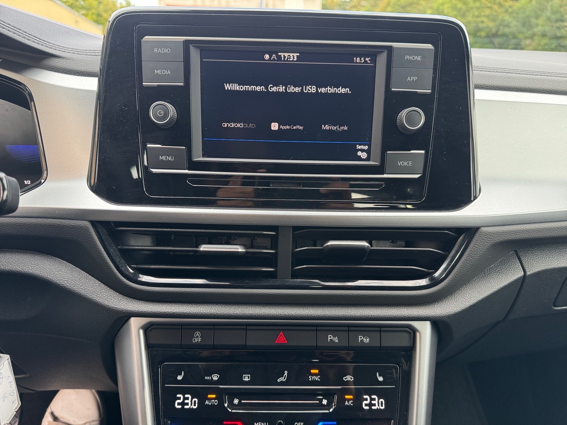 T-Roc LIFE TSI+ALU 16+AHK+PARK ASSIST+LED+APP CONNECT+KOMFORT+WINTERPAKET