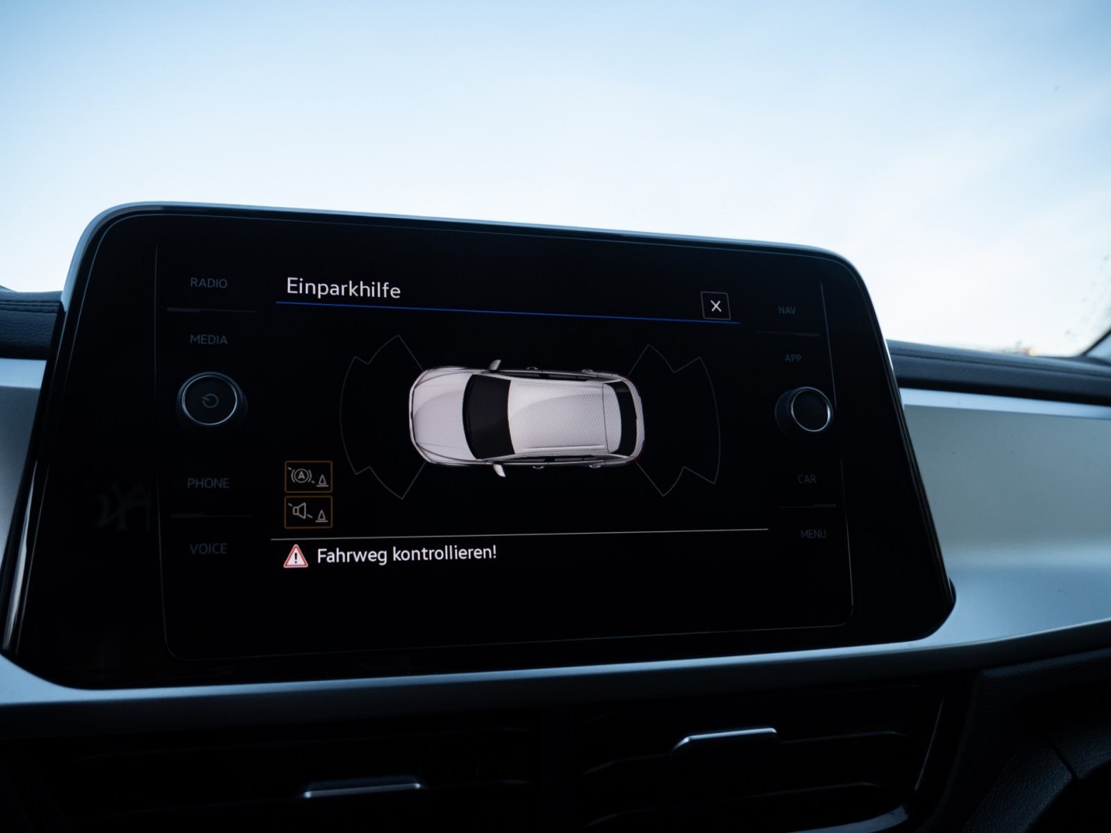 T-Roc LIFE TSI+ALU 16+KEYLESS+TRAVEL ASSIST+LED+KLIMA+APP CONNECT+SIDE ASSIST