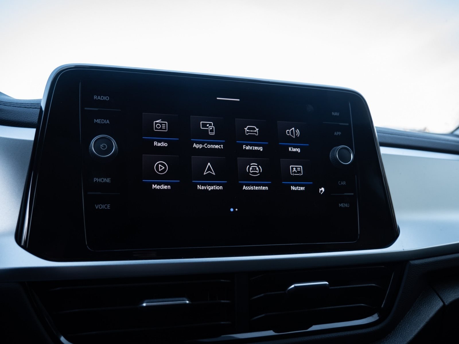 T-Roc LIFE TSI+ALU 16+KEYLESS+TRAVEL ASSIST+LED+KLIMA+APP CONNECT+SIDE ASSIST